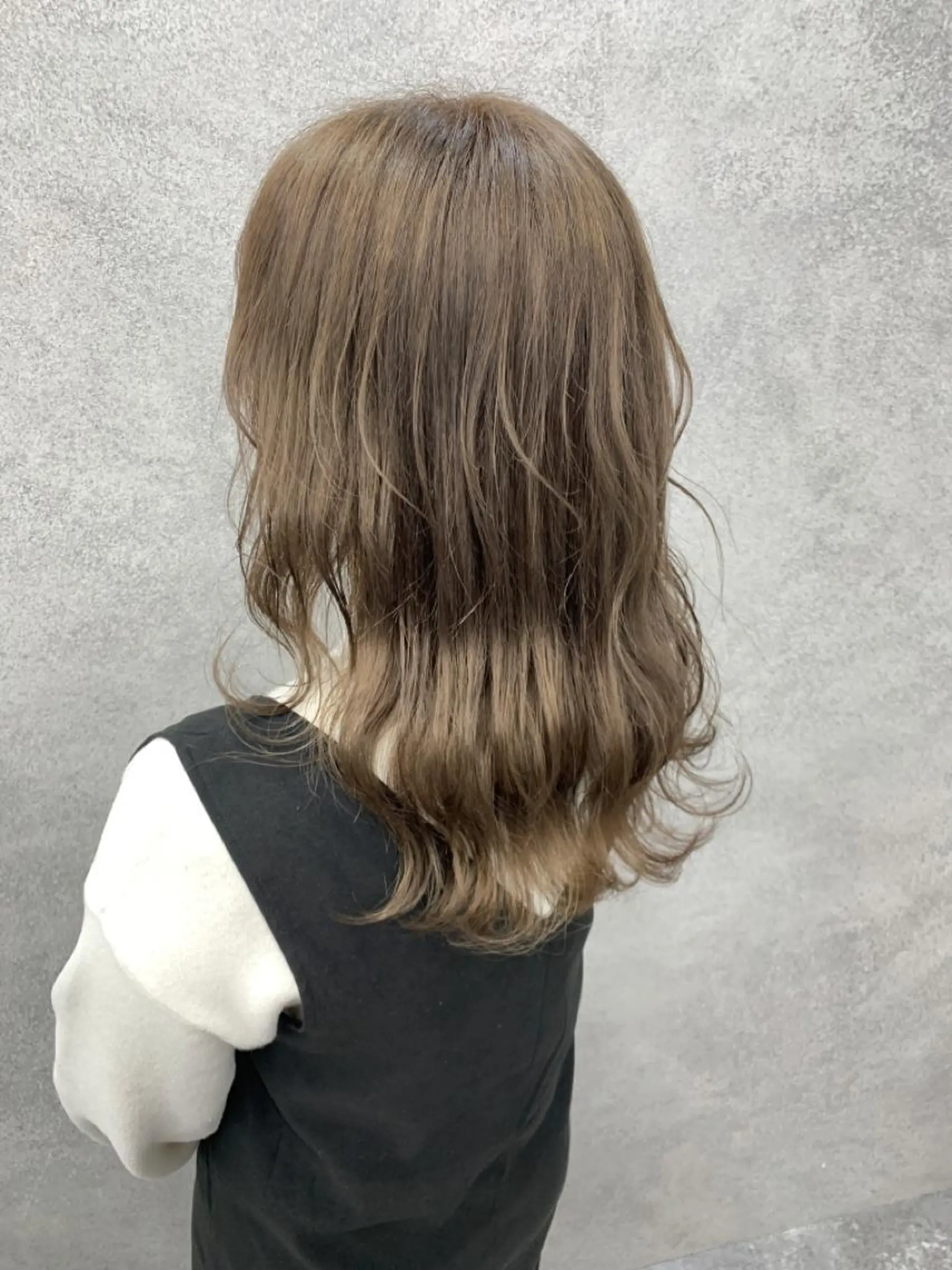 ミディアム カラー ヘアアレンジ メンズ キッズ ショートボブ ミディアムパーマ メンズバレイヤージュ メンズブリーチ メンズハイライト ヘアカラー 🌈難波🌈ベージュ カラー【ヒロム】のヘアスタイル