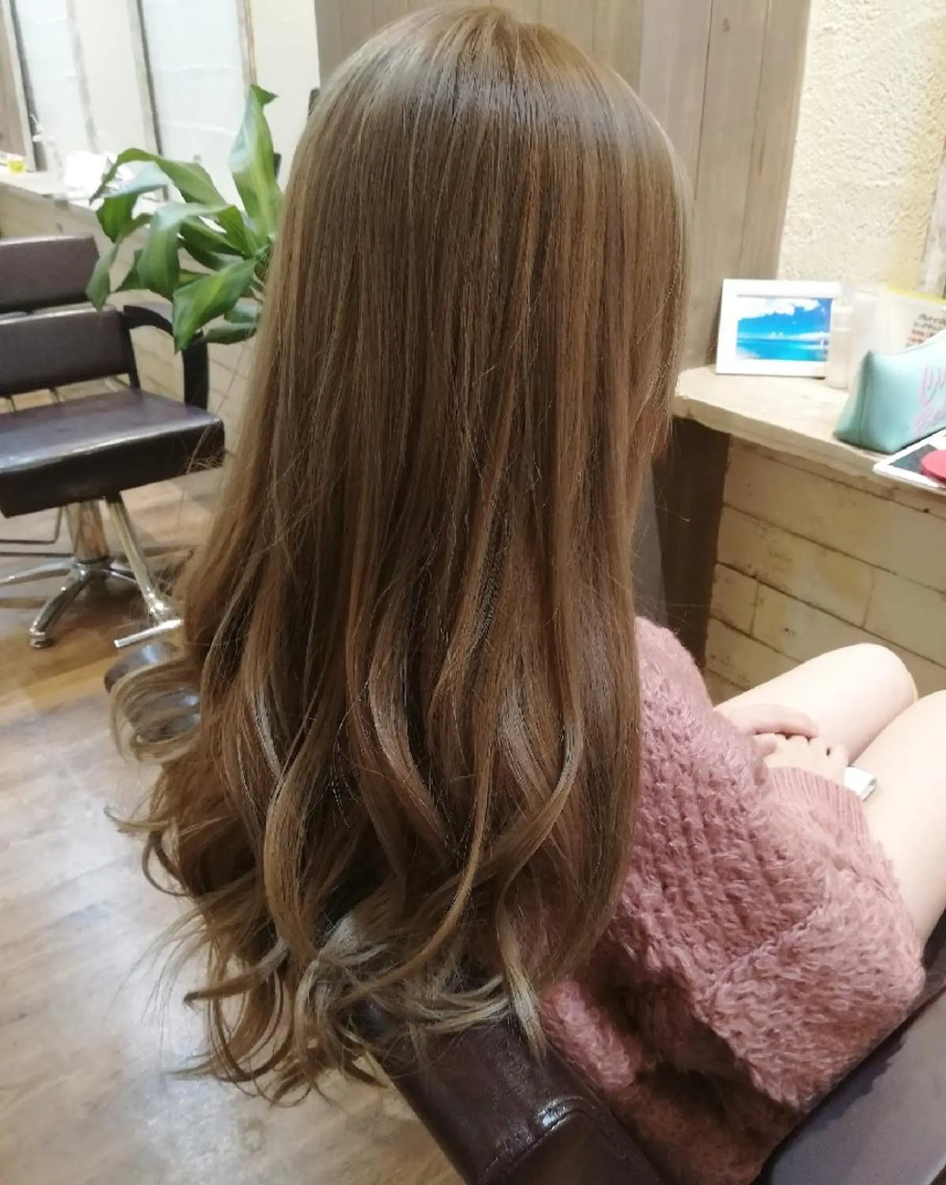 ロング カラー グレージュ トリートメント 東心斎橋peace 豆柴サロンのヘアスタイル