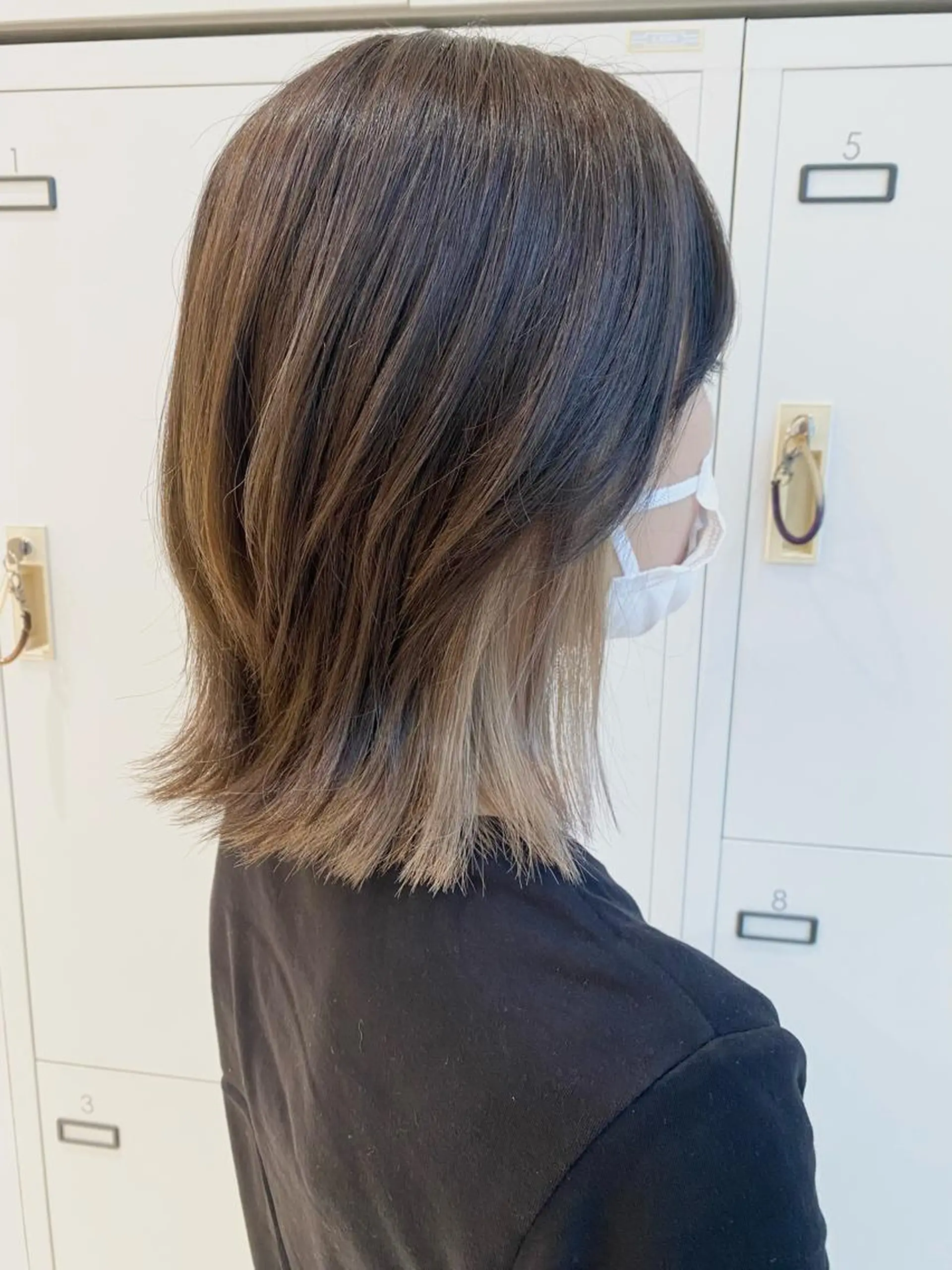 ミディアム カラー ベージュカラー ブリーチ ホワイトベージュ ヘアカラー エクステ／インナー カラー 礒野朱里のヘアスタイル