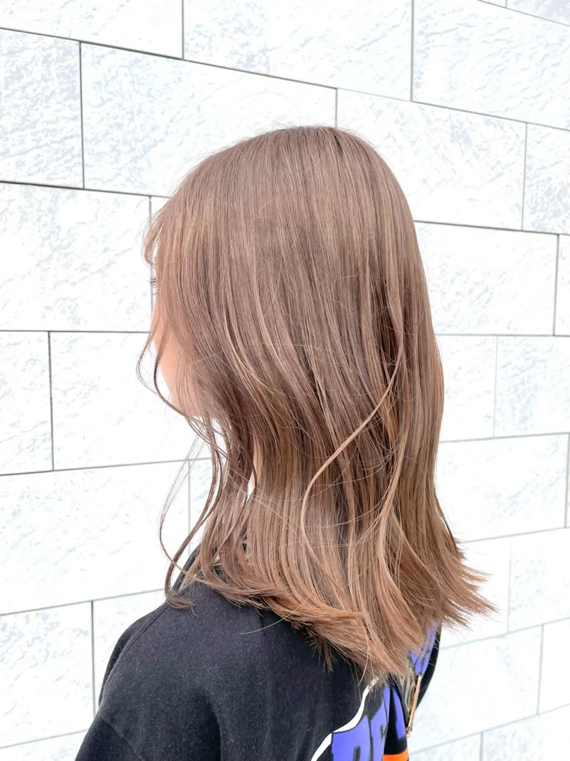 セミロング ヘアカラー トリートメント 田子🦋ハイトーン 🫐耳つぼジュエリーのヘアスタイル