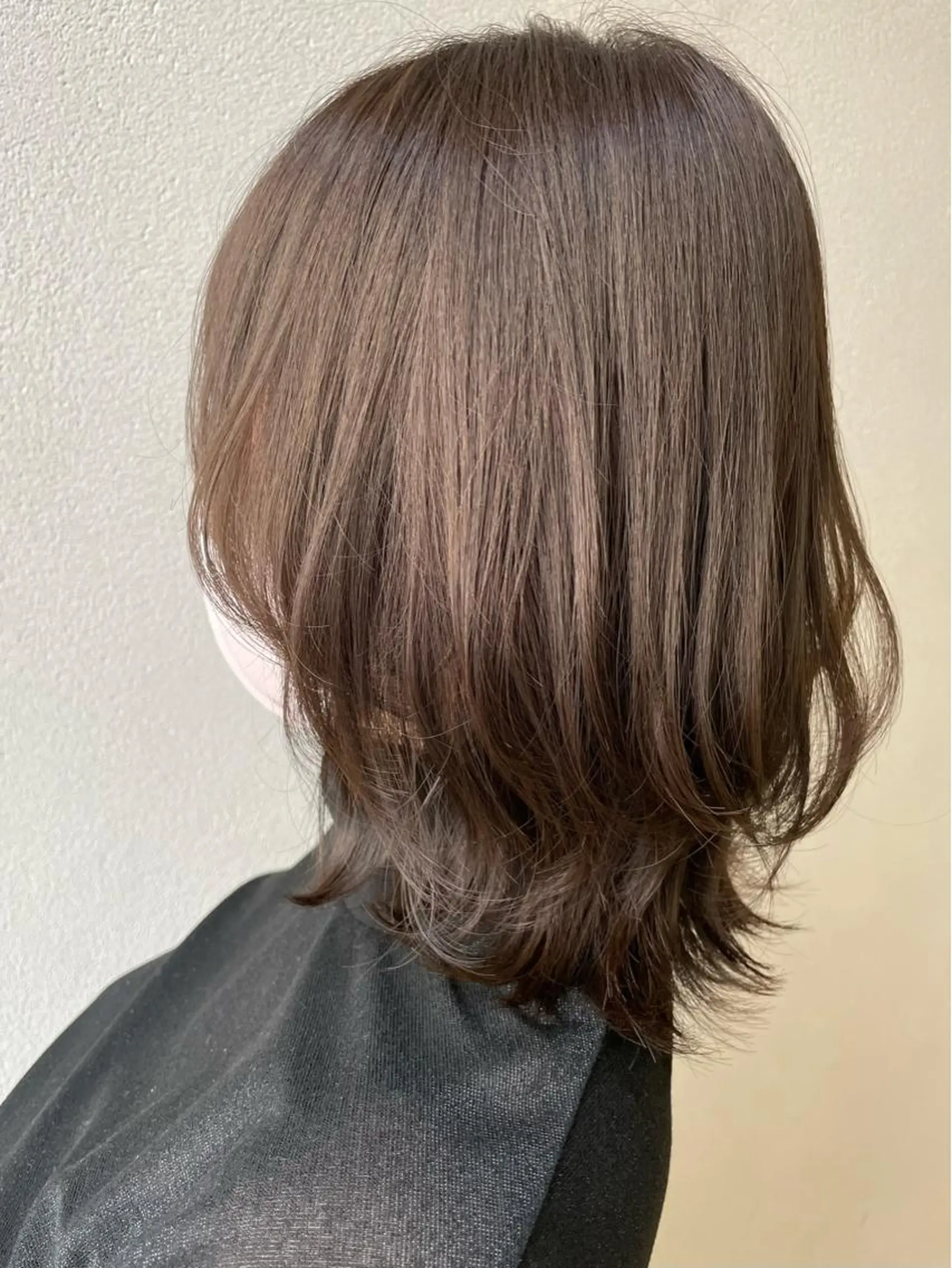 ミディアム カラー ブラウンカラー オリーブブラウン くびれヘア レイヤーカット カット ヘアカラー トリートメント 沢田 瞳のヘアスタイル