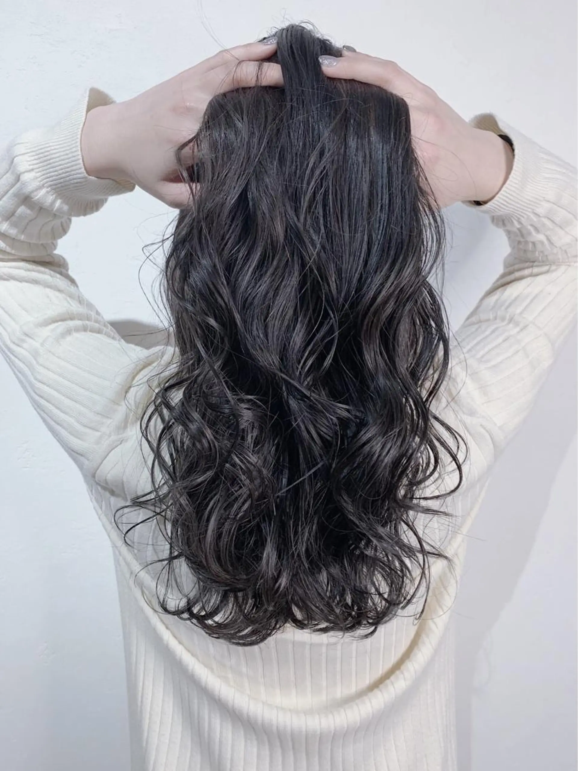 ロング カラー ブリーチ ブルーカラー ブルーグレー ブルーグレージュ グレージュ _WHITE 難波本店のヘアスタイル