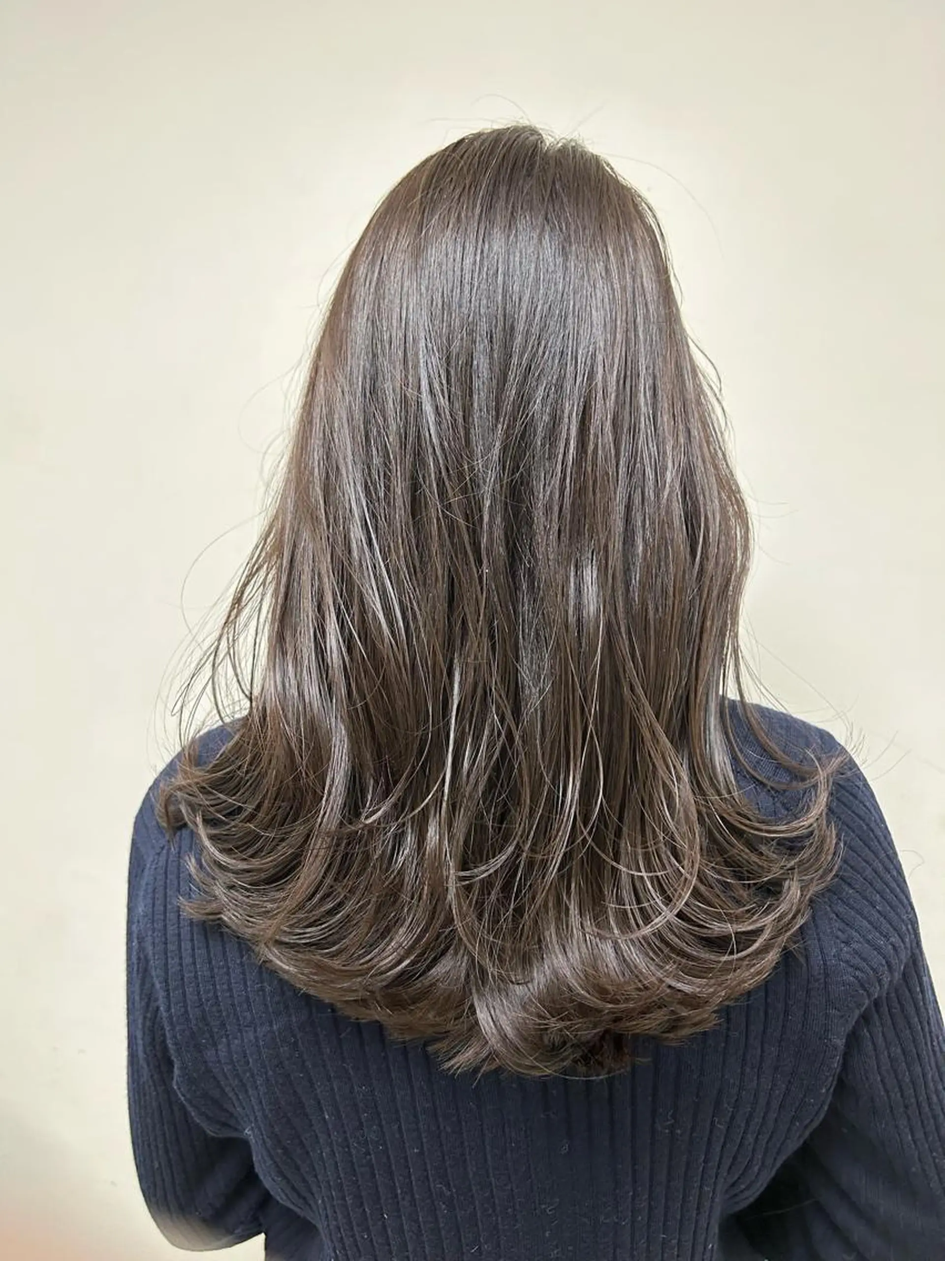セミロング 髪質改善カラー 🫧川井麻由のヘアスタイル