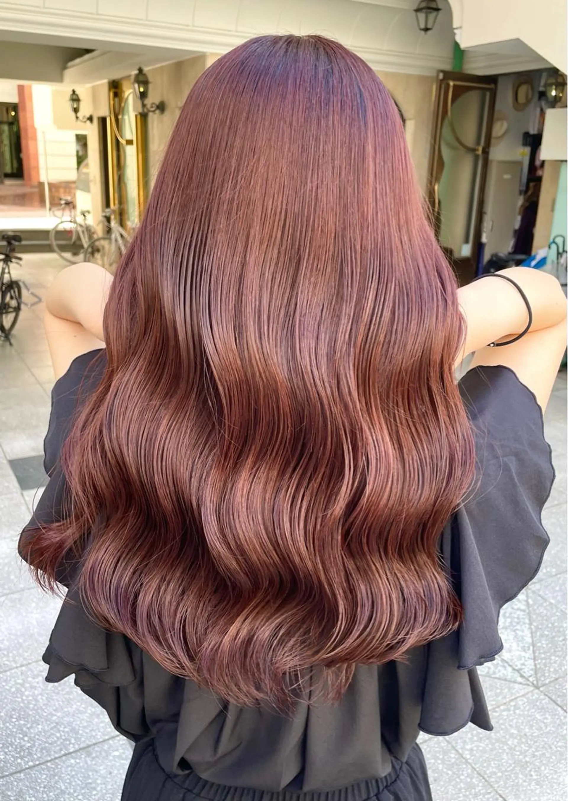 セミロング カラー ミヤザキ タクトのヘアスタイル