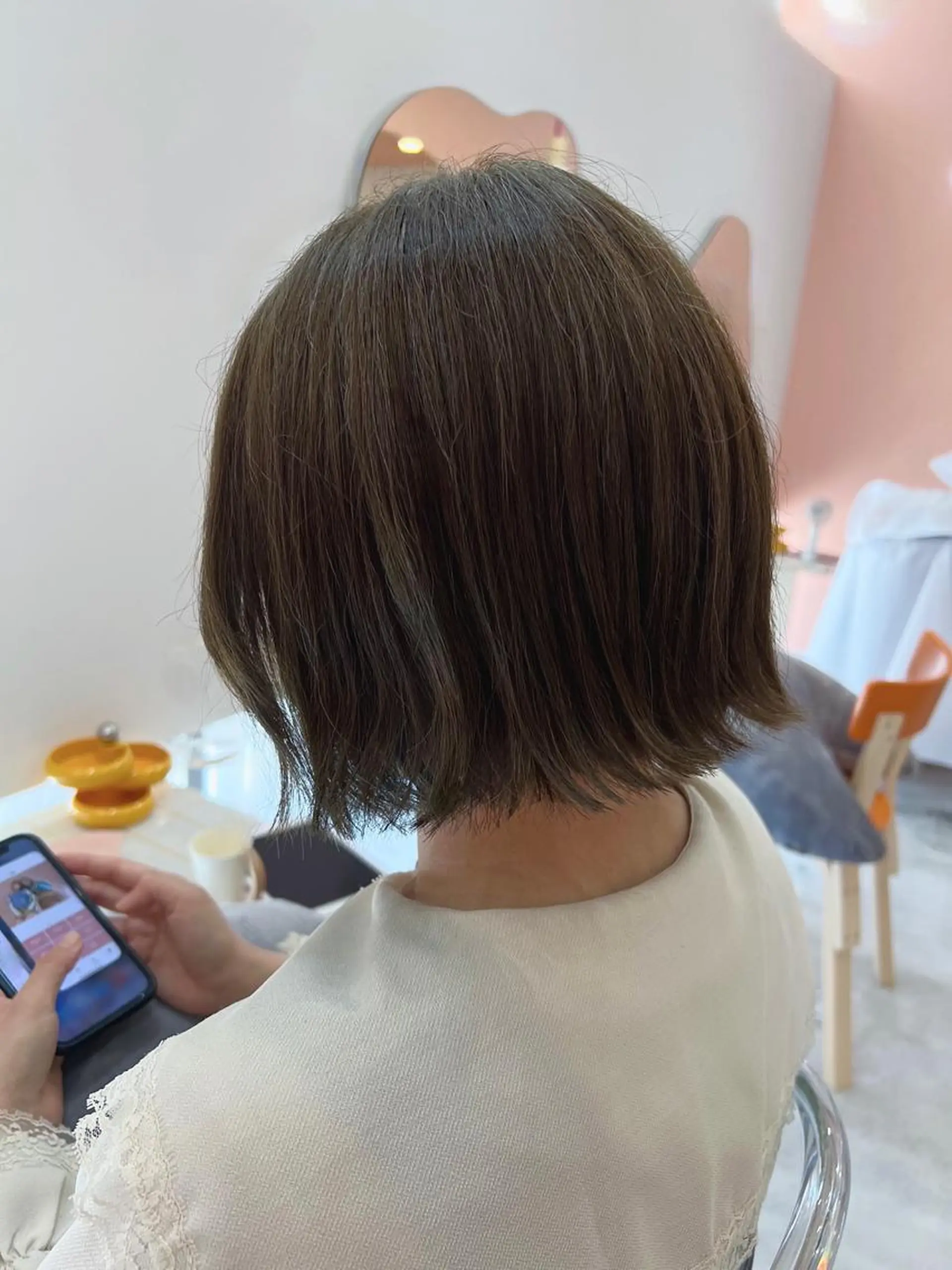 ミディアム ボブ 外ハネヘア カット ヘアカラー mizuki ,のヘアスタイル