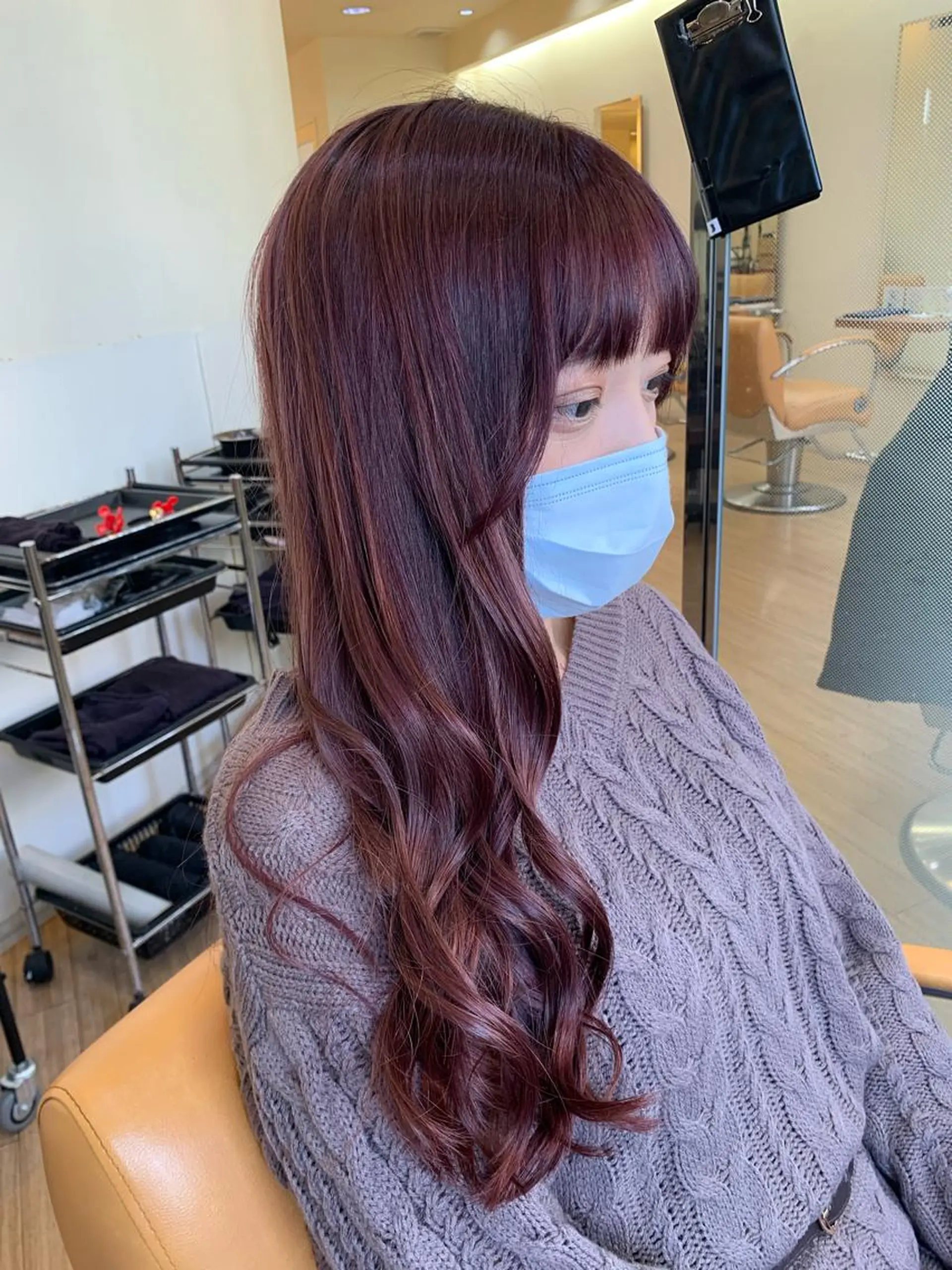 ロング カラー レッドカラー ロング カット ヘアカラー トリートメント 板倉 花連のヘアスタイル