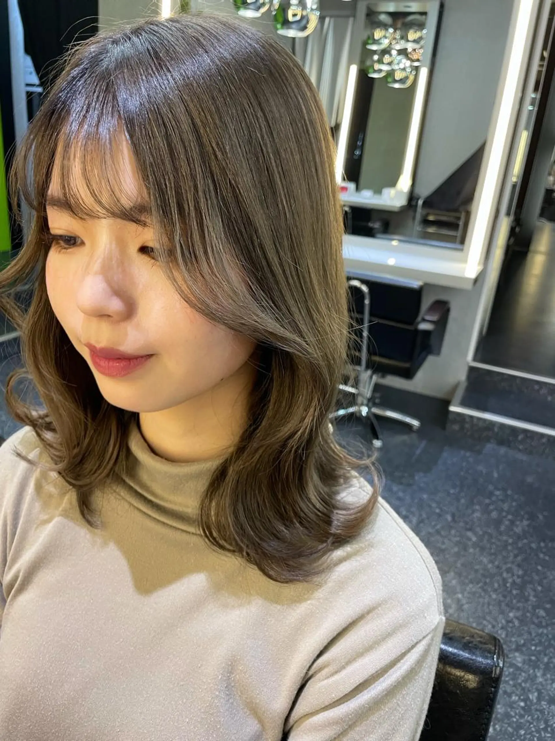 ミディアム カラー くびれヘア 韓国風ヘア 小顔カット ワンホンヘア カット ヘアカラー hair salon Lihina所属・韓国ヘア🇰🇷 佐藤史奈のヘアスタイル