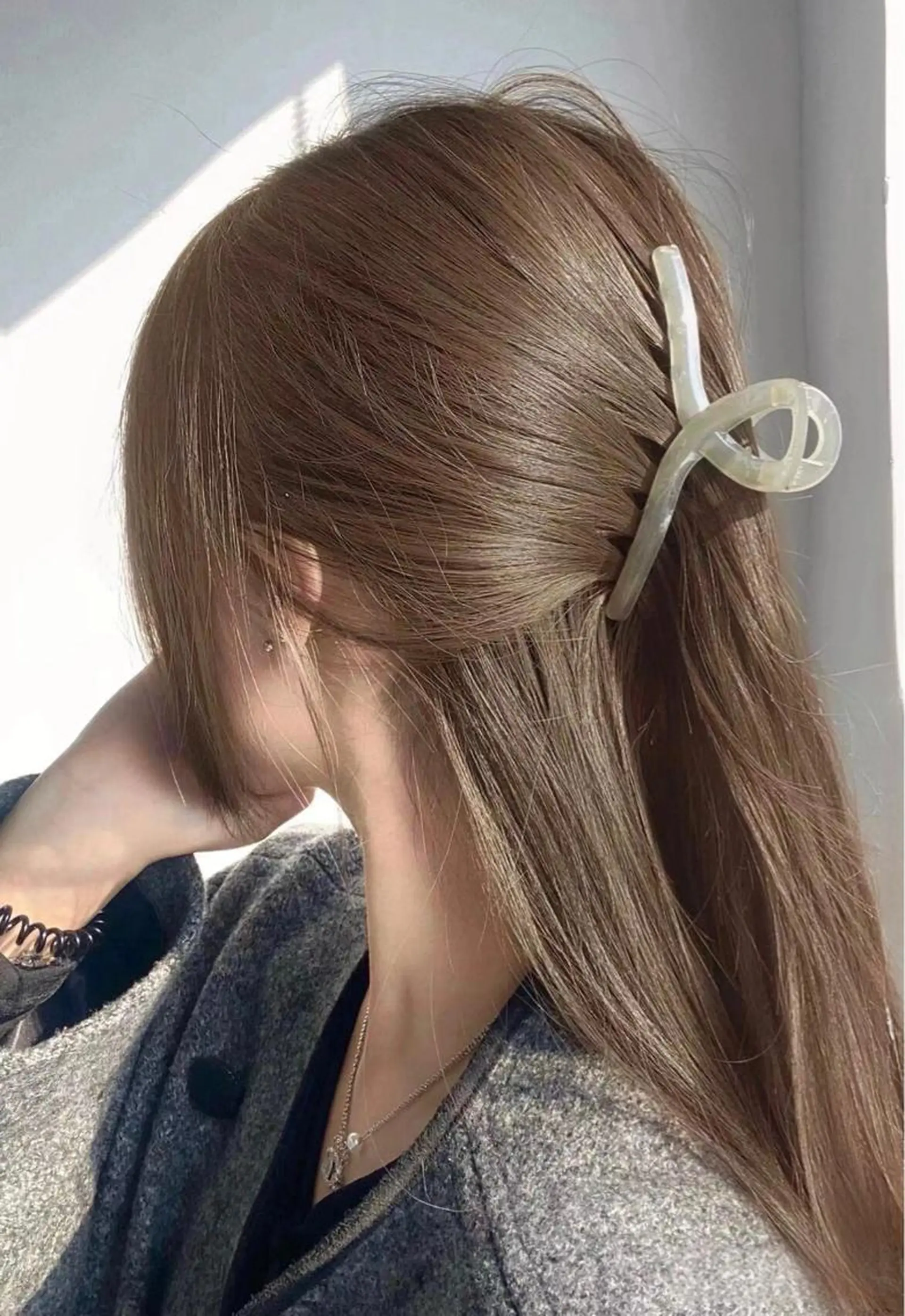 セミロング カラー アッシュ ベージュカラー ブリーチ 透明感カラー カット ヘアカラー トリートメント 鈴木 一貴のヘアスタイル