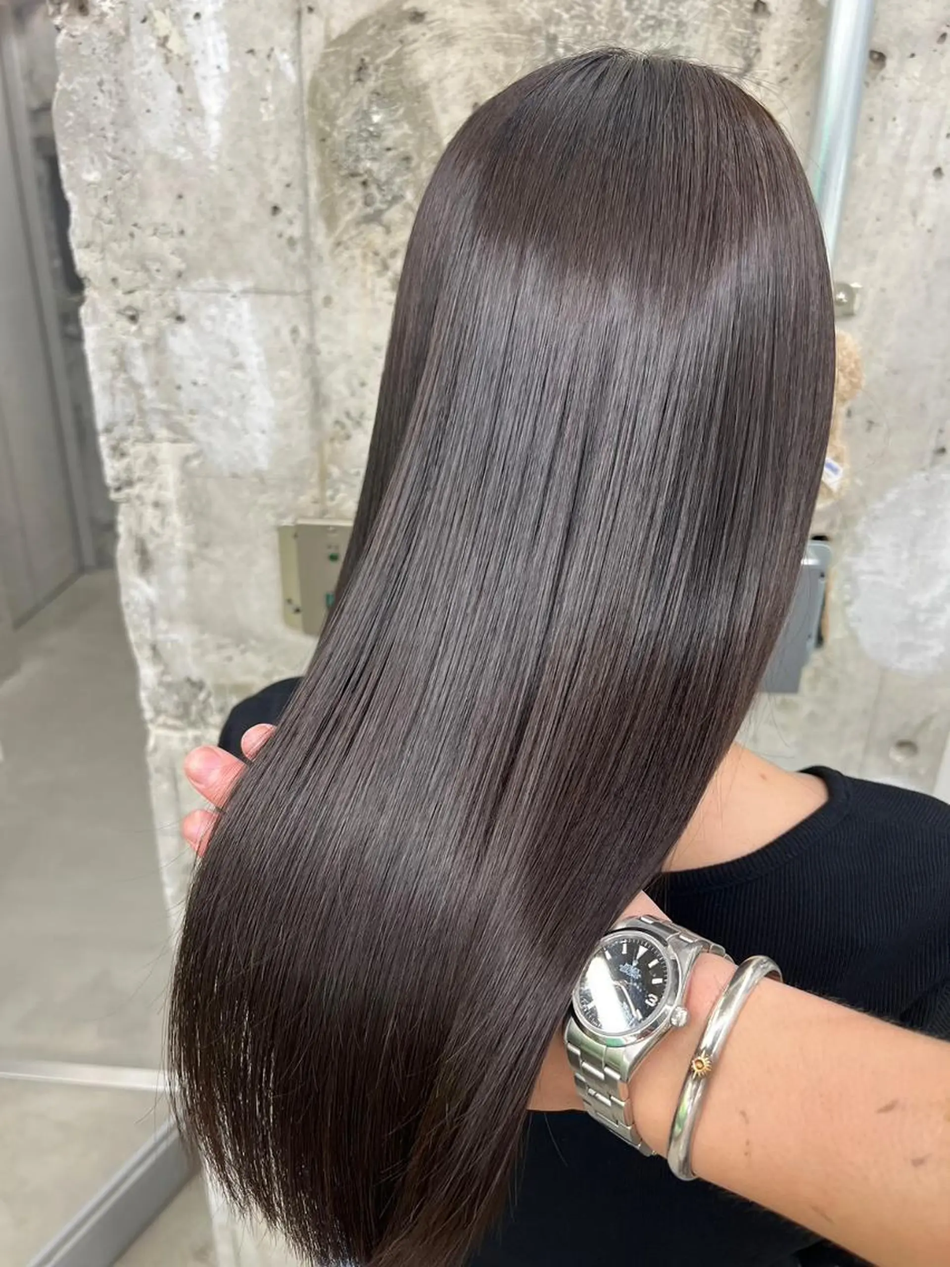ロング ヘアアレンジ パーマ カラー ベージュカラー ブリーチ ケアカラー イヤリングカラー グレージュ カット ヘアカラー トリートメント ヘアケア特化型サロン newi 京橋のヘアスタイル