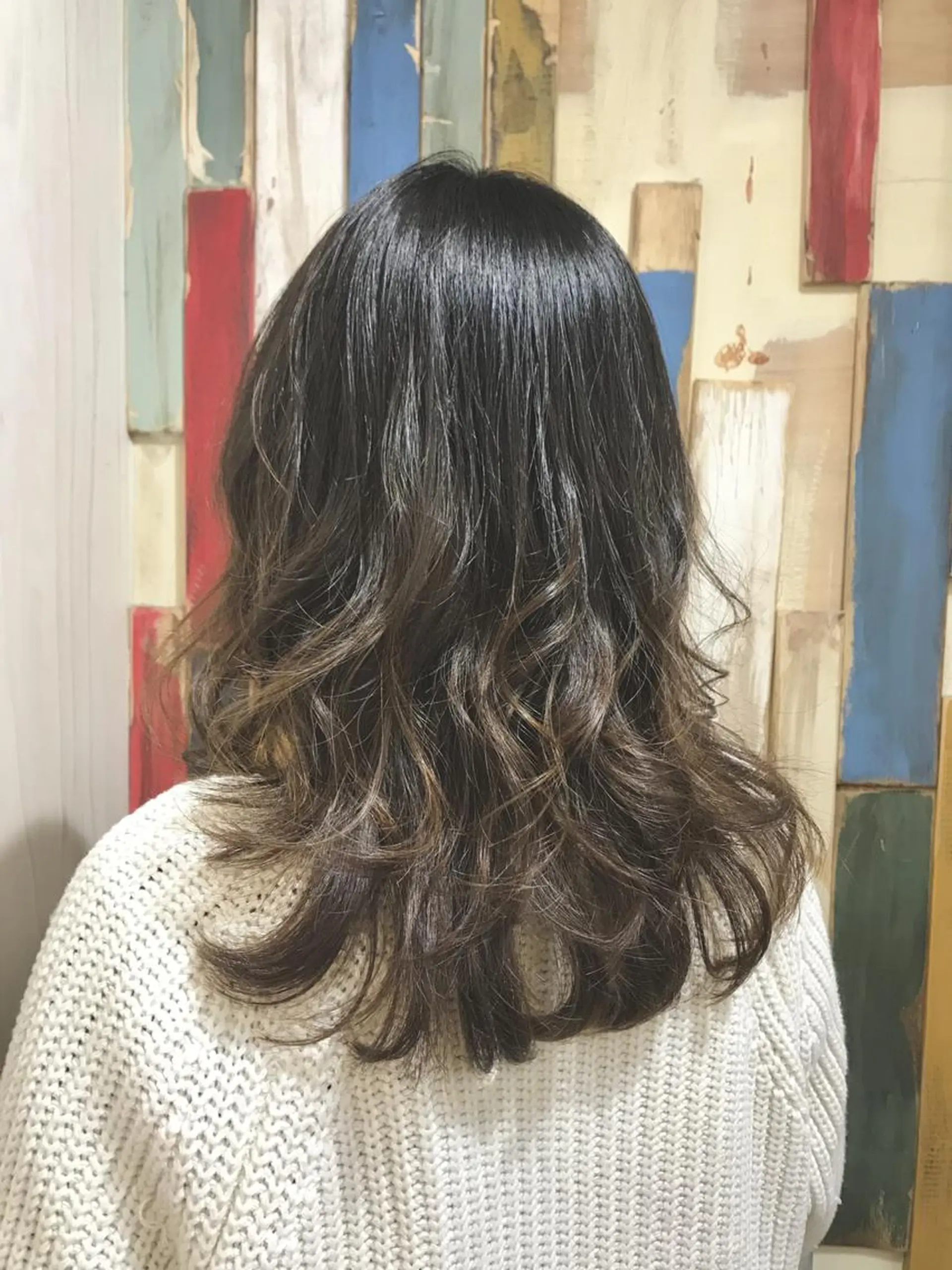 カラー 嶋村夏実🌼レイヤー 🌸白髪ぼかしのヘアスタイル