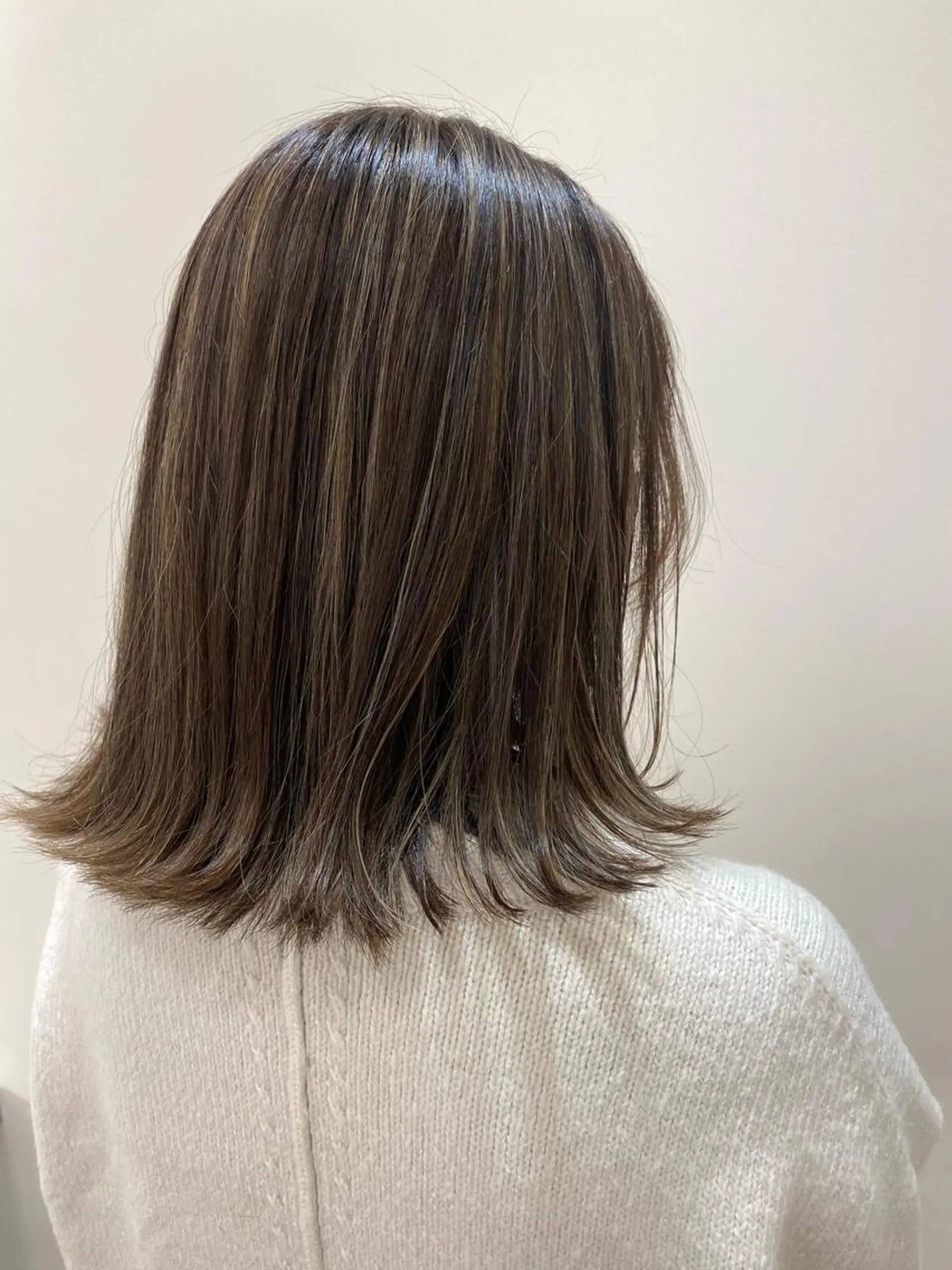 ミディアム カラー ヘアカラー プレイングカラー🤍 細めハイライトのヘアスタイル