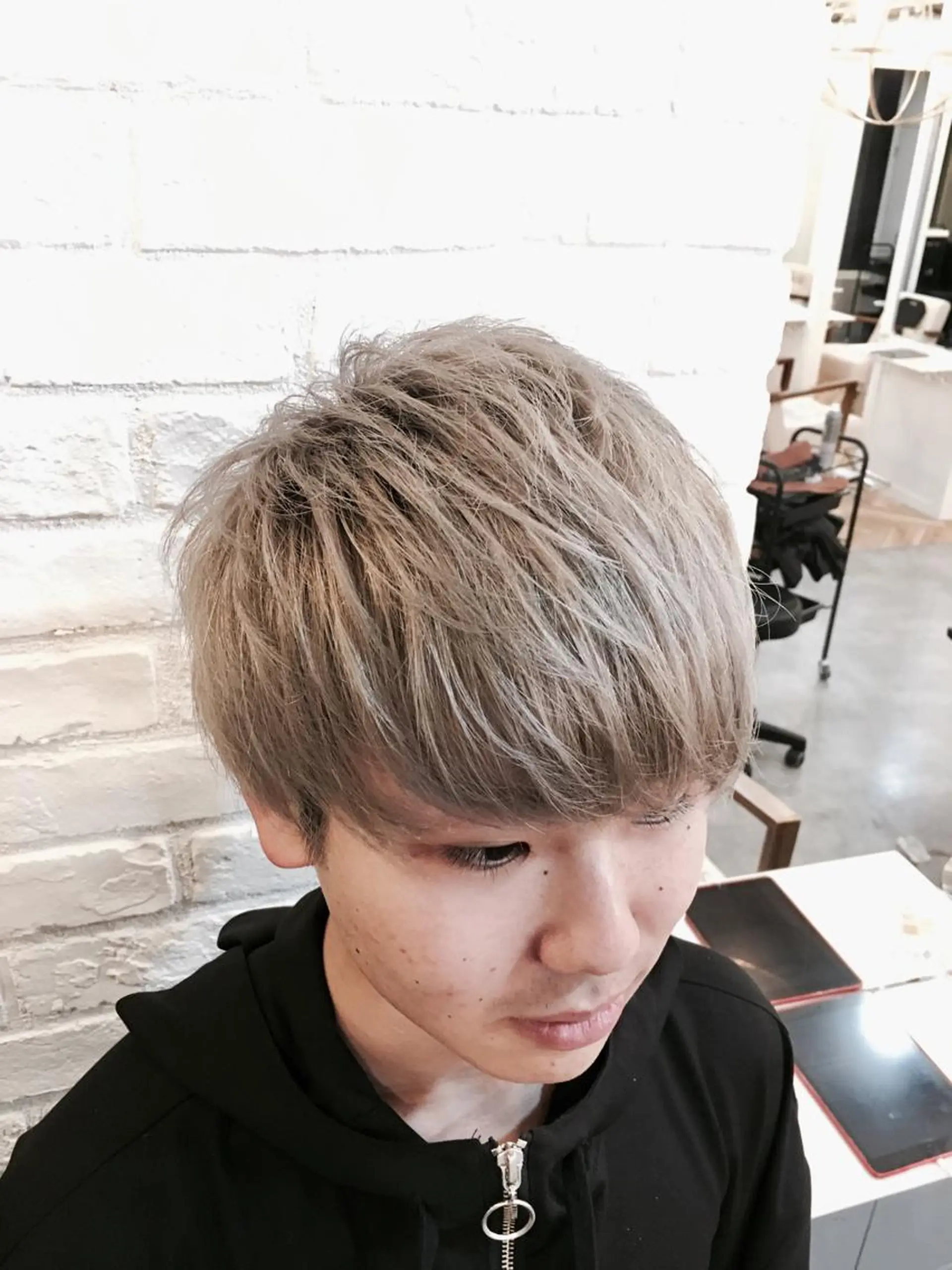 カラー メンズ メンズハイトーン マッシュ ハイトーンカラー LAGRECE大阪梅田店所属・美髪矯正・髪質改善 【中村吉孝】のヘアスタイル