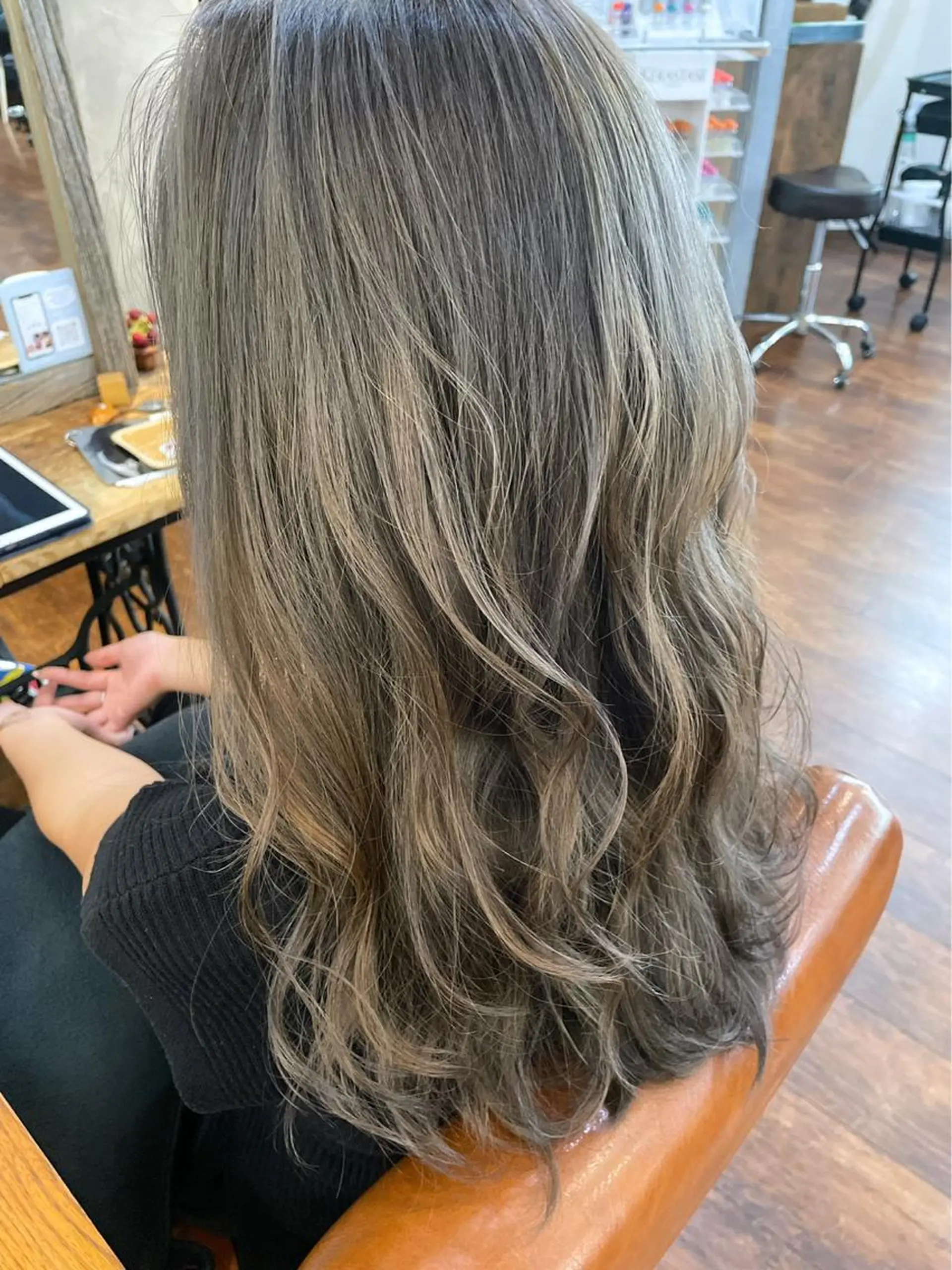 ロング カラー ハイトーンカラー 外国人風カラー ヲタクに美容室は難しい。所属・縮毛矯正&髪質改善 ⭐️OGUのヘアスタイル