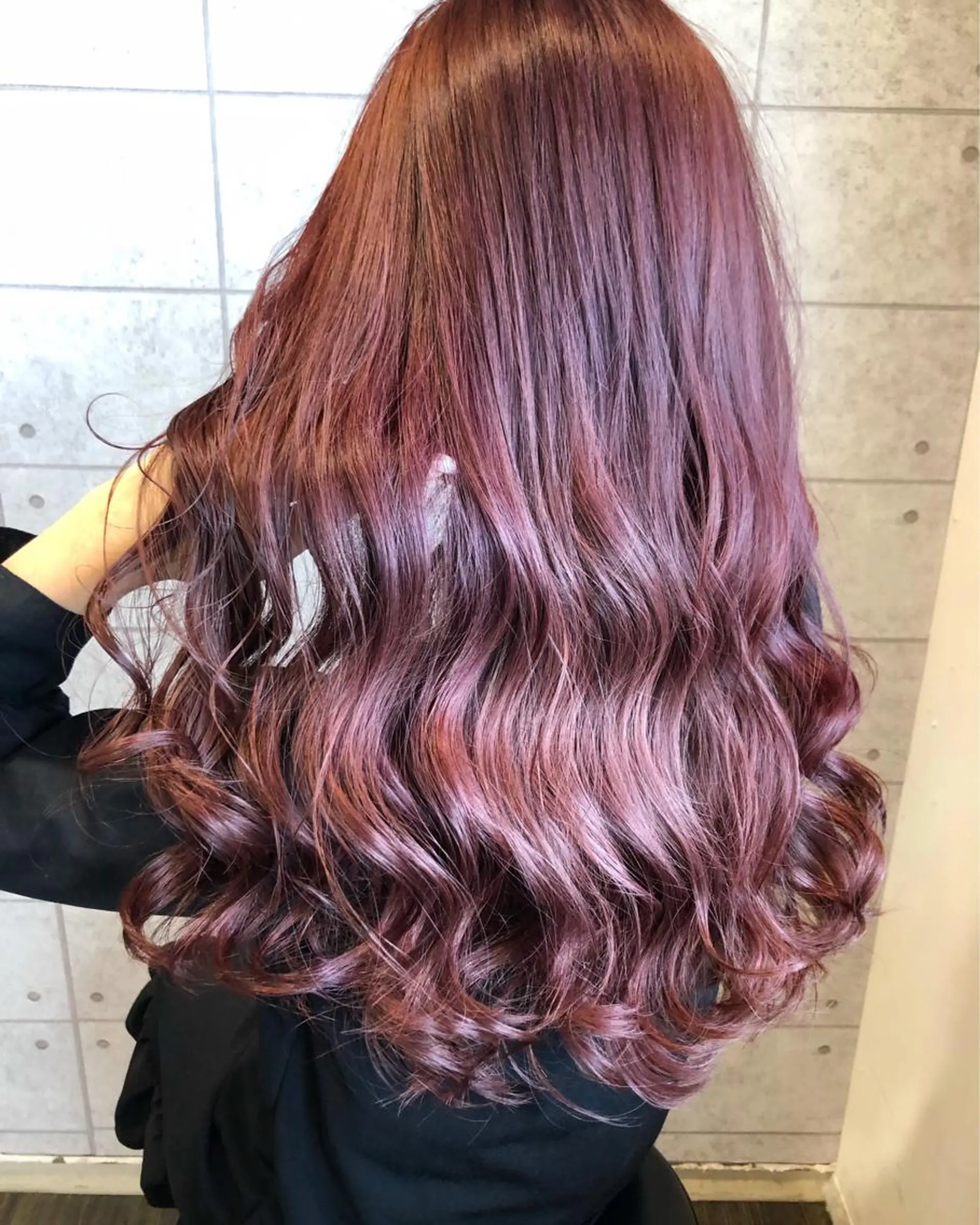 セミロング カラー ピンクカラー ピンクパープル パープルカラー 西本 夏美のヘアスタイル