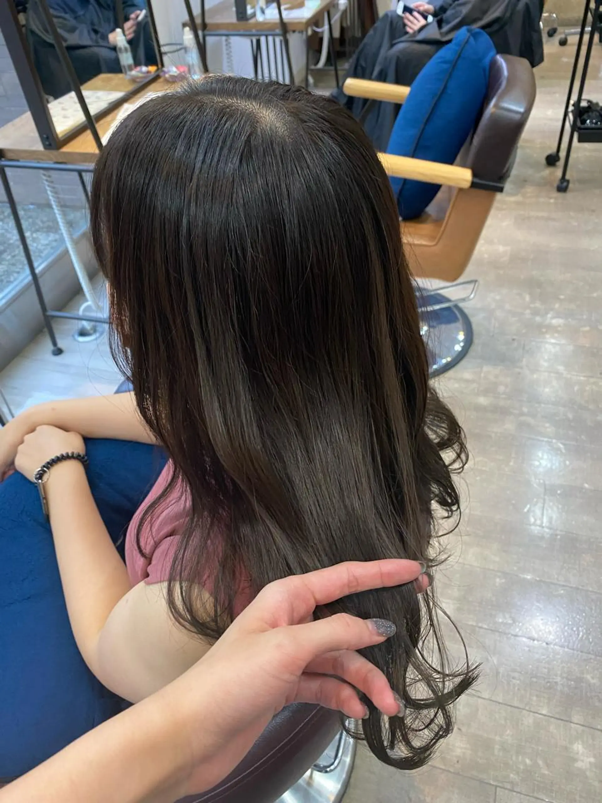ミディアム ELEN 新百合ヶ丘のヘアスタイル