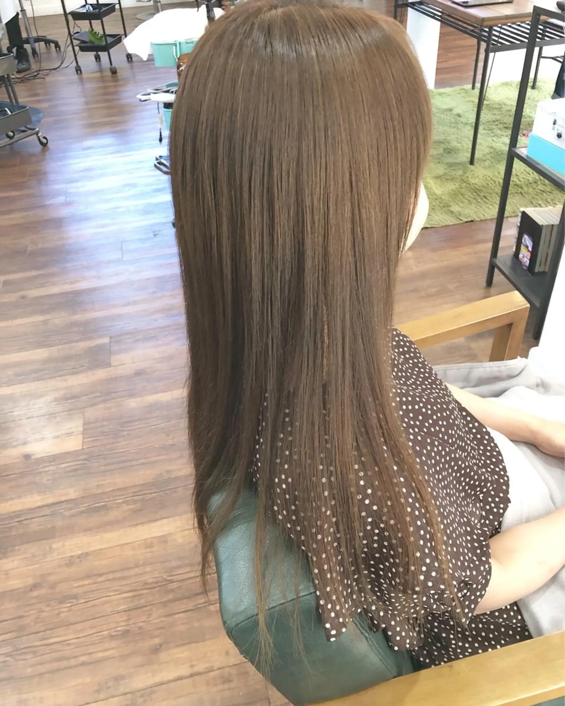 ロング カラー グレージュ ミルクティーグレージュ 髪質改善 トリートメント 縮毛矯正 江原 彩華のヘアスタイル