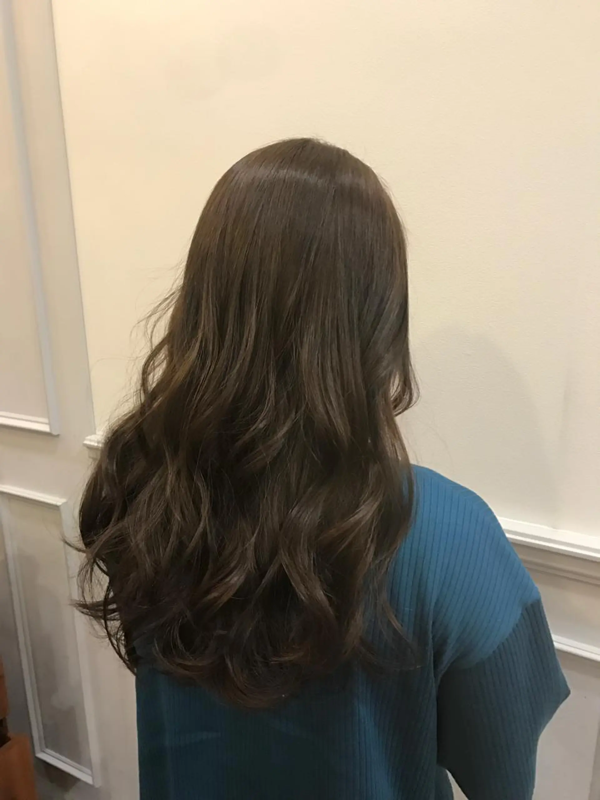 セミロング カラー アッシュ ベージュカラー ひろせ かなのヘアスタイル