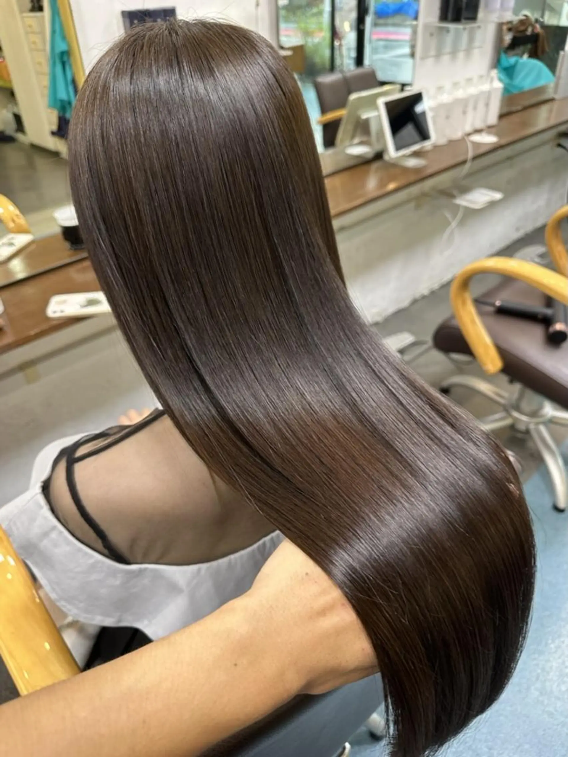 ロング カラー 髪質改善 トリートメント 根本 愛優のヘアスタイル