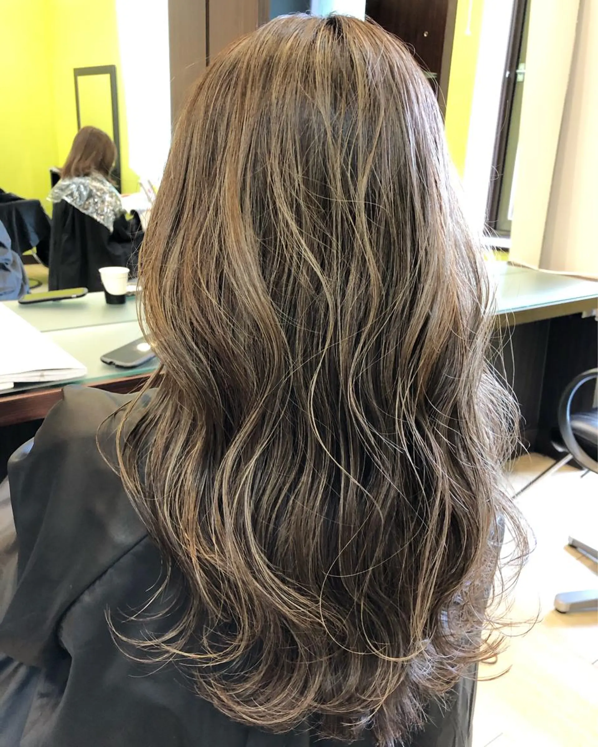 セミロング ボブ 外国人風カラー ハイライト レイヤーカット ヘアカラー yasu ヤスのヘアスタイル