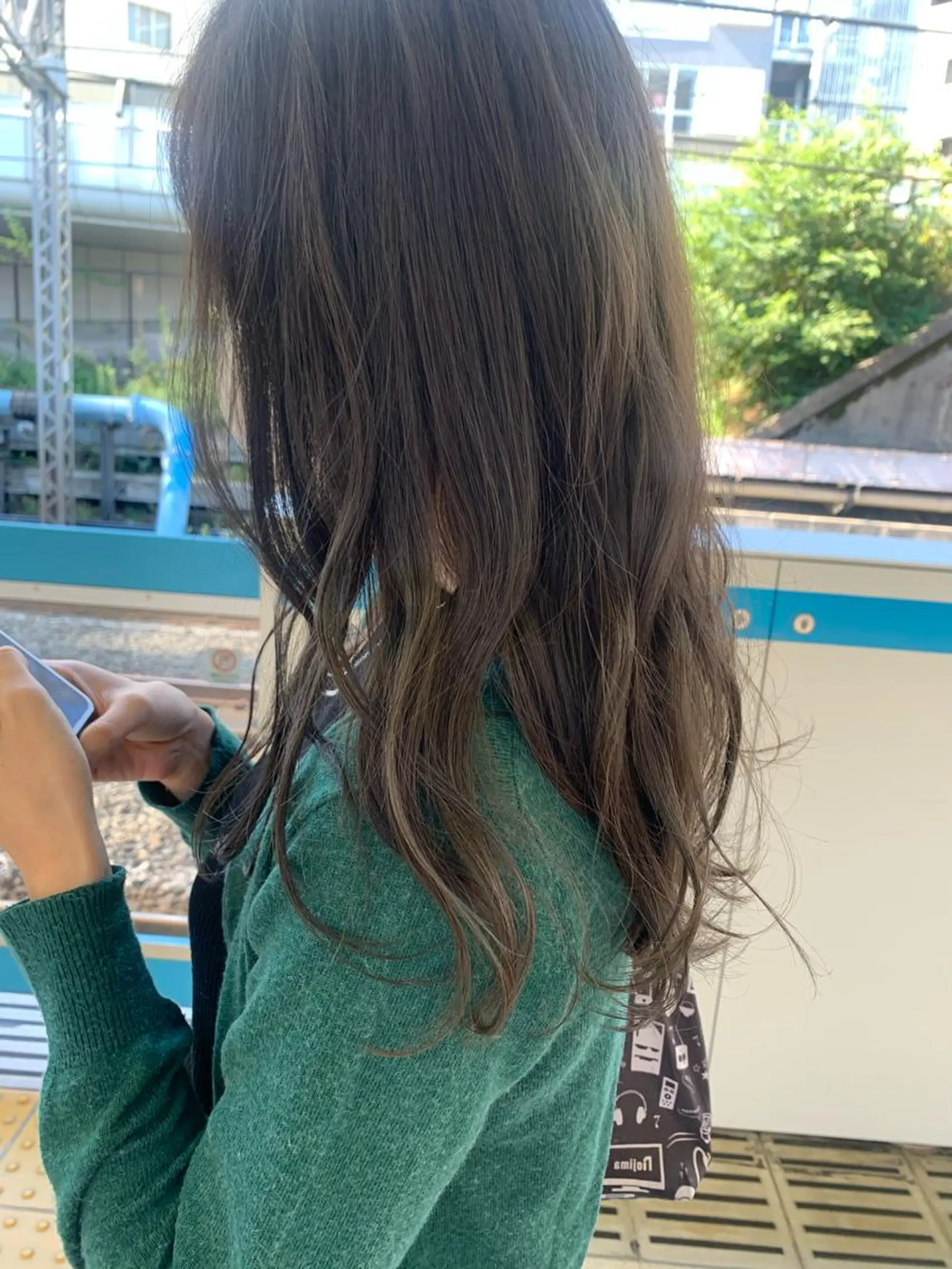 ロング カラー グレージュ オリーブグレージュ オリーブグレー カット ヘアカラー トリートメント stylist  ＊ mahoのヘアスタイル
