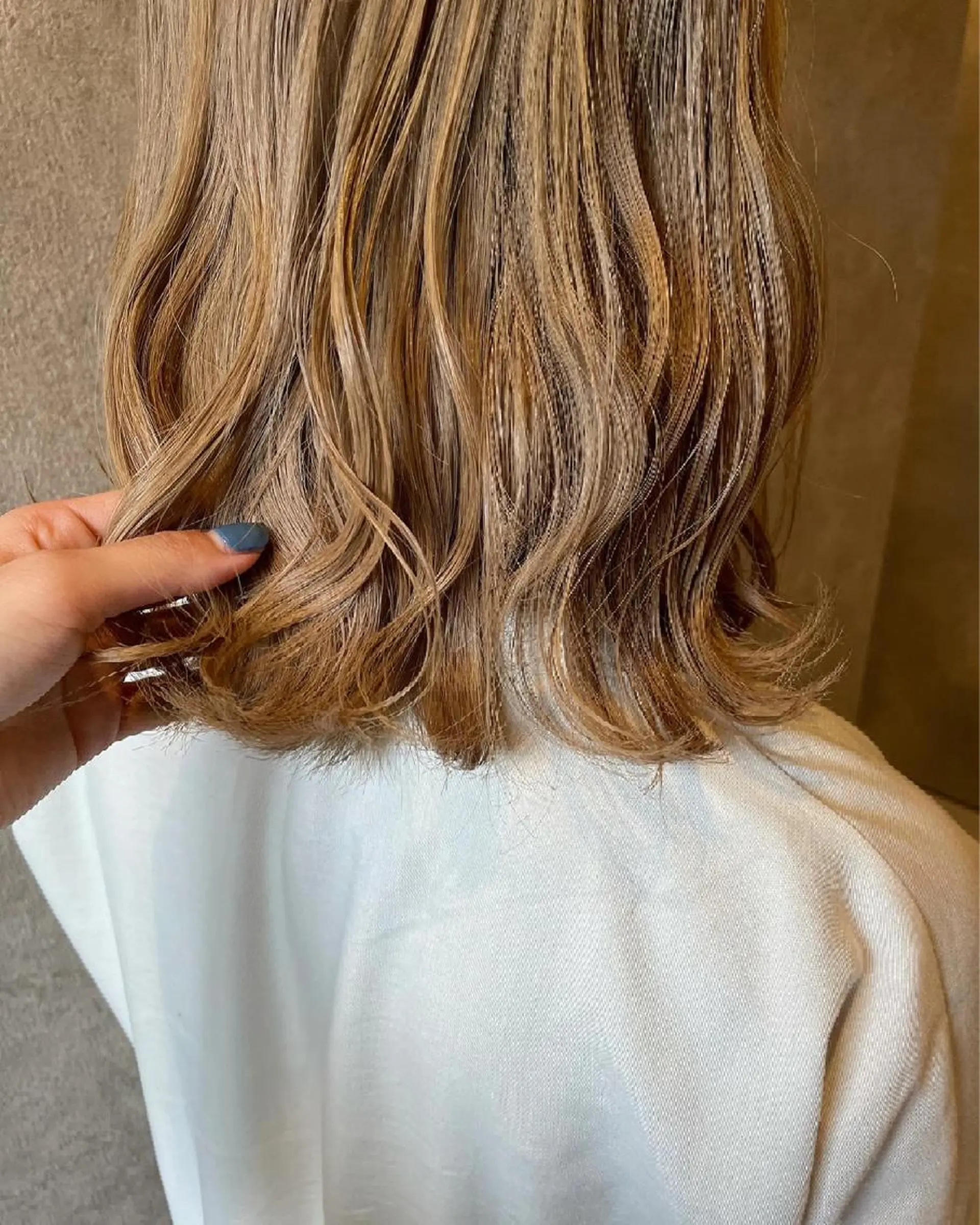 ミディアム カラー ベージュカラー ブリーチ ミルクティーベージュ 赤味消しcolor 🥣♡Ayaのヘアスタイル