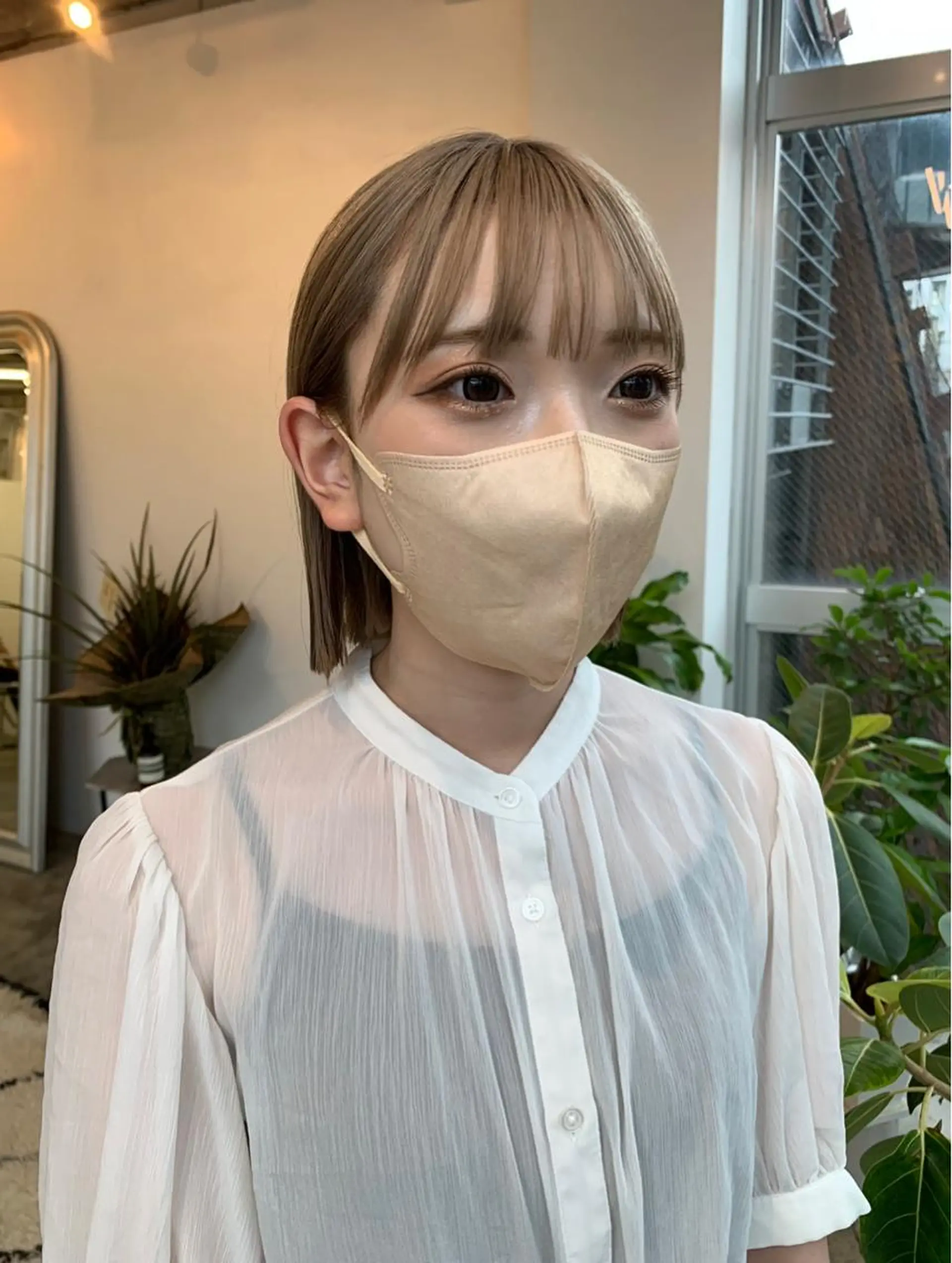 ショート カラー ブリーチ ブロンド 小森 祐希のヘアスタイル