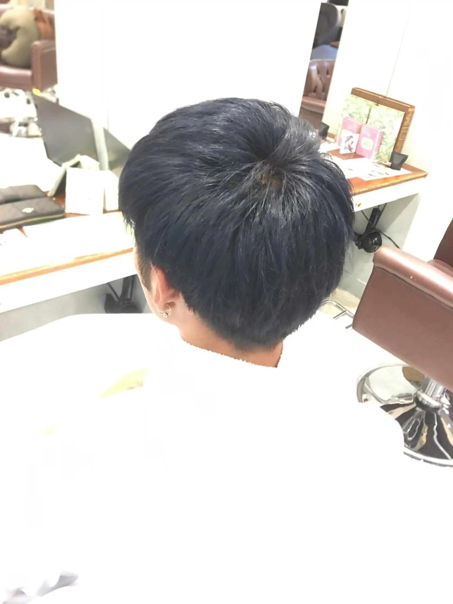 ショート カラー メンズ 黒髪 ネイビーカラー ブリーチカラー🌈 嘉名 真樹のヘアスタイル