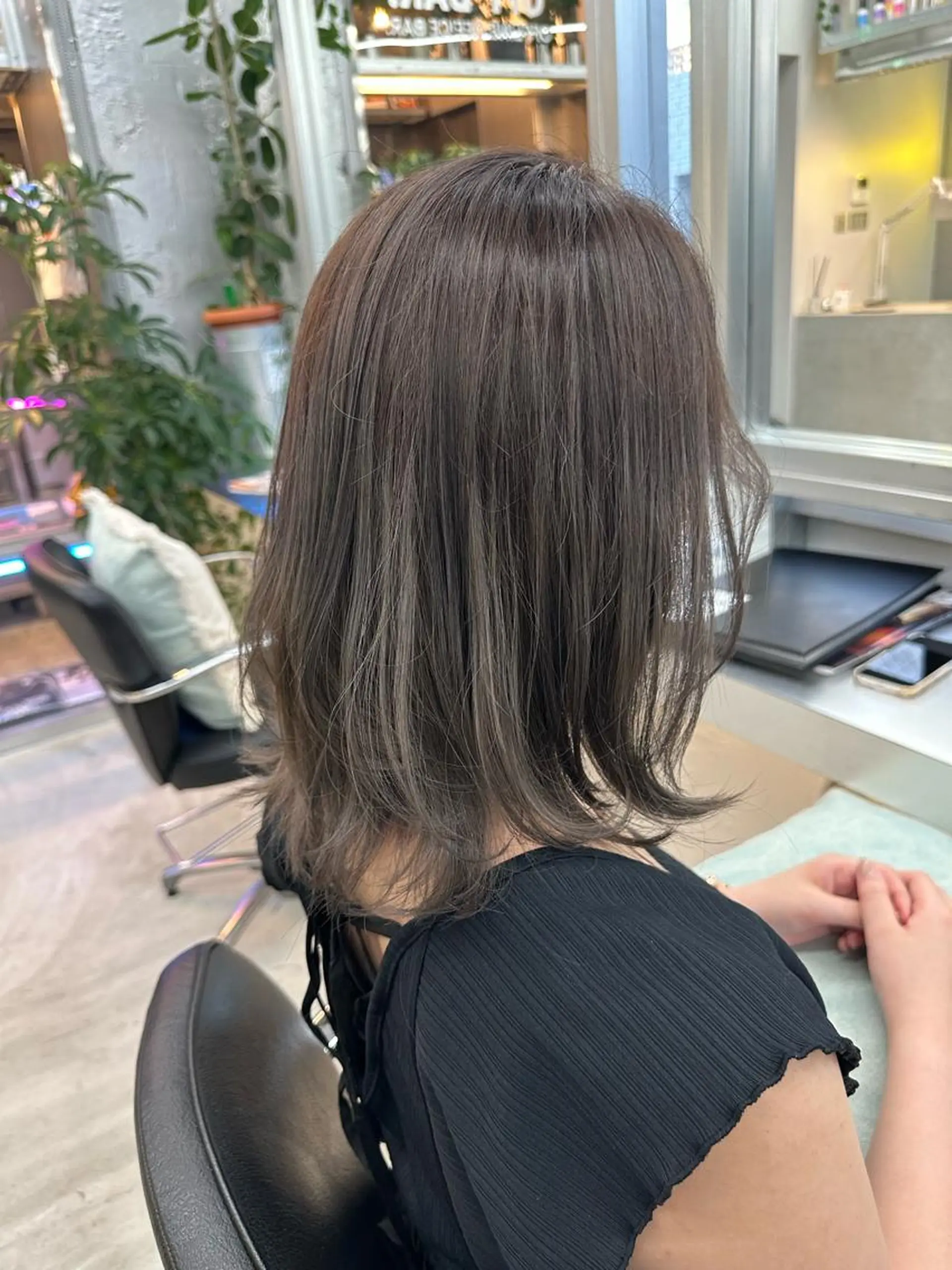 ミディアム カラー ヘアカラー トリートメント 岡野 静華のヘアスタイル