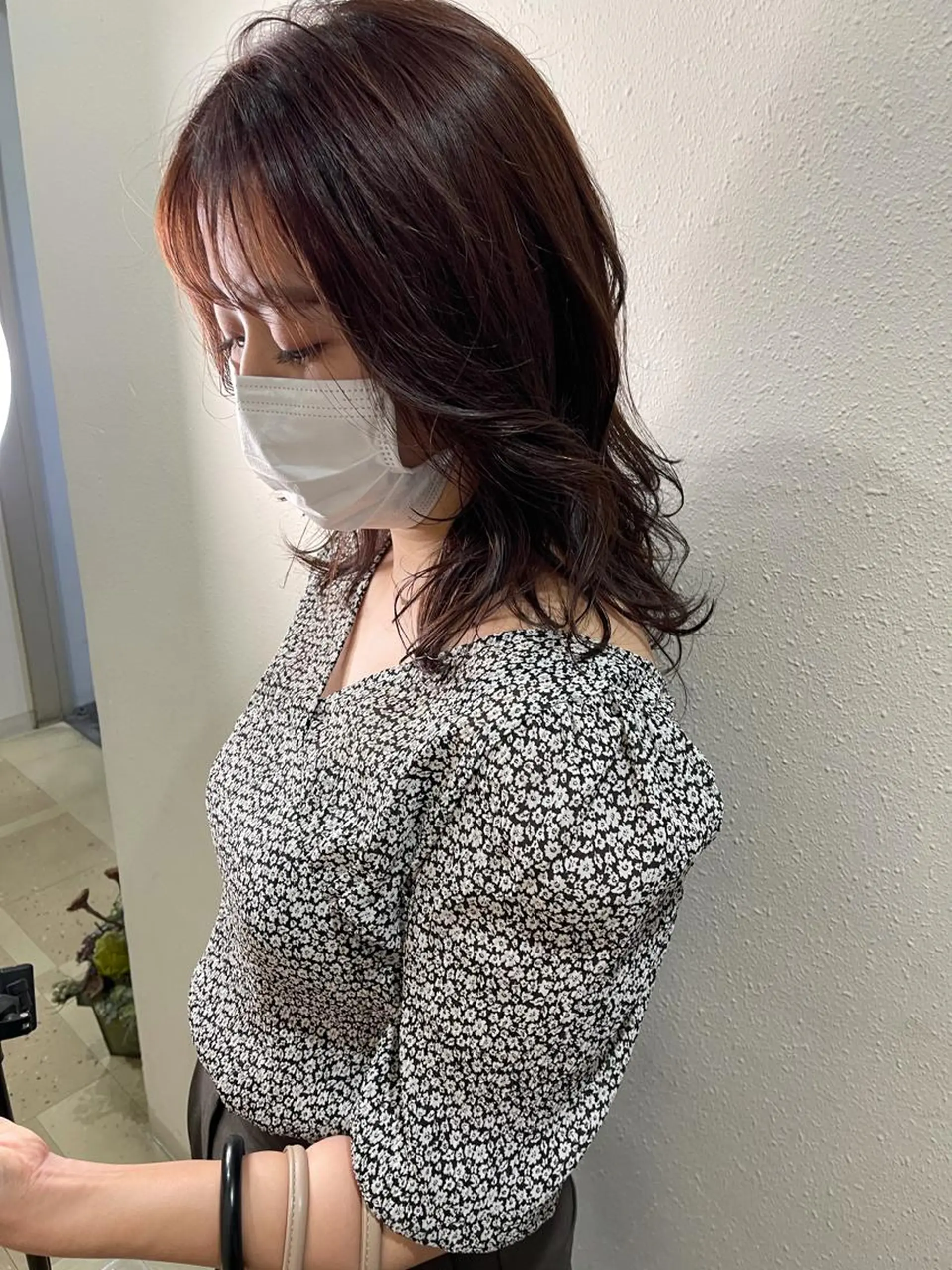 ミディアム くびれヘア レイヤーカット カット ヘアカラー 韓国 / 中国ヘア 🦋Noniのヘアスタイル