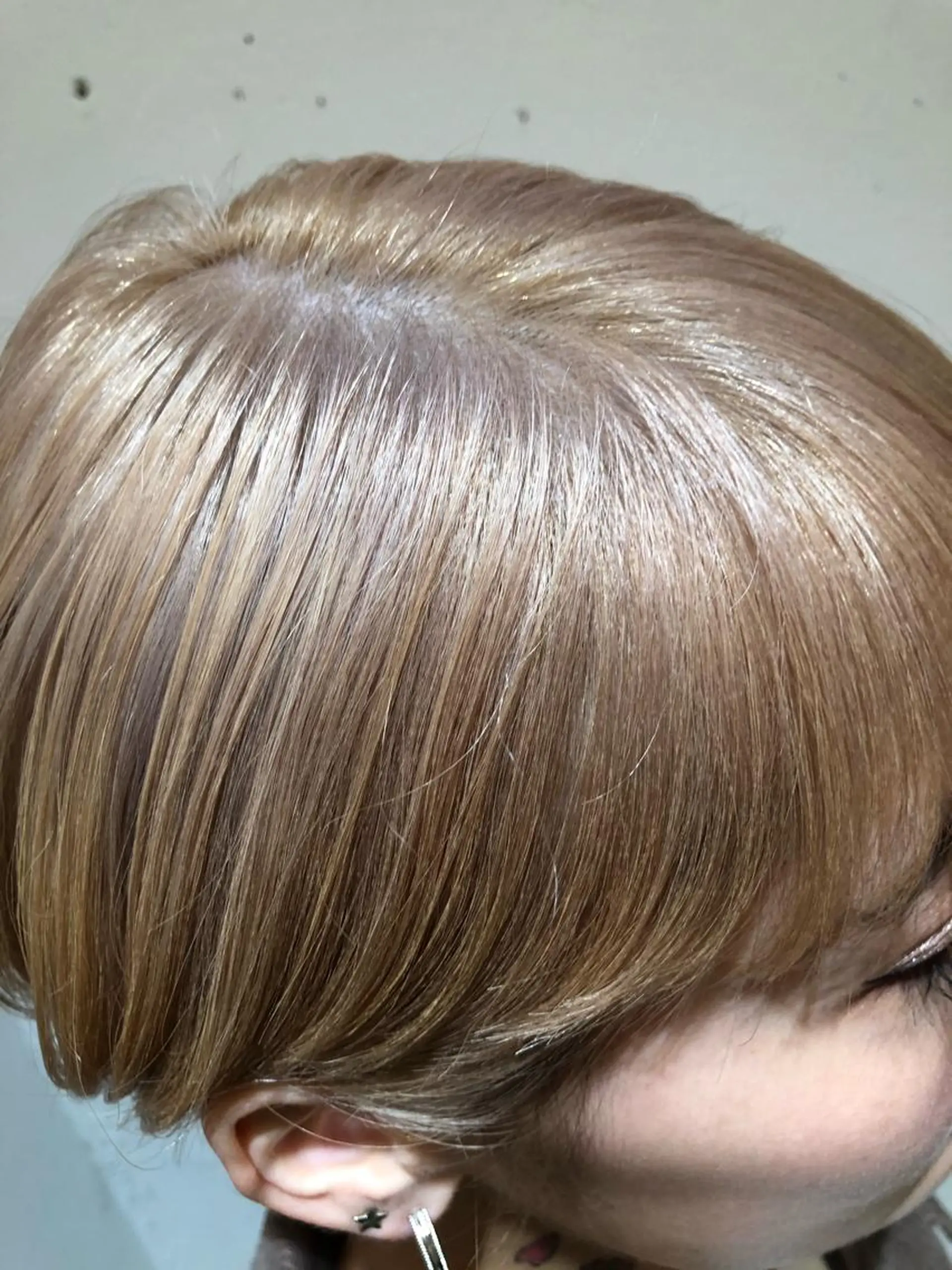 ショート カラー THE DAY所属・AKI HASHIMOTOのヘアスタイル