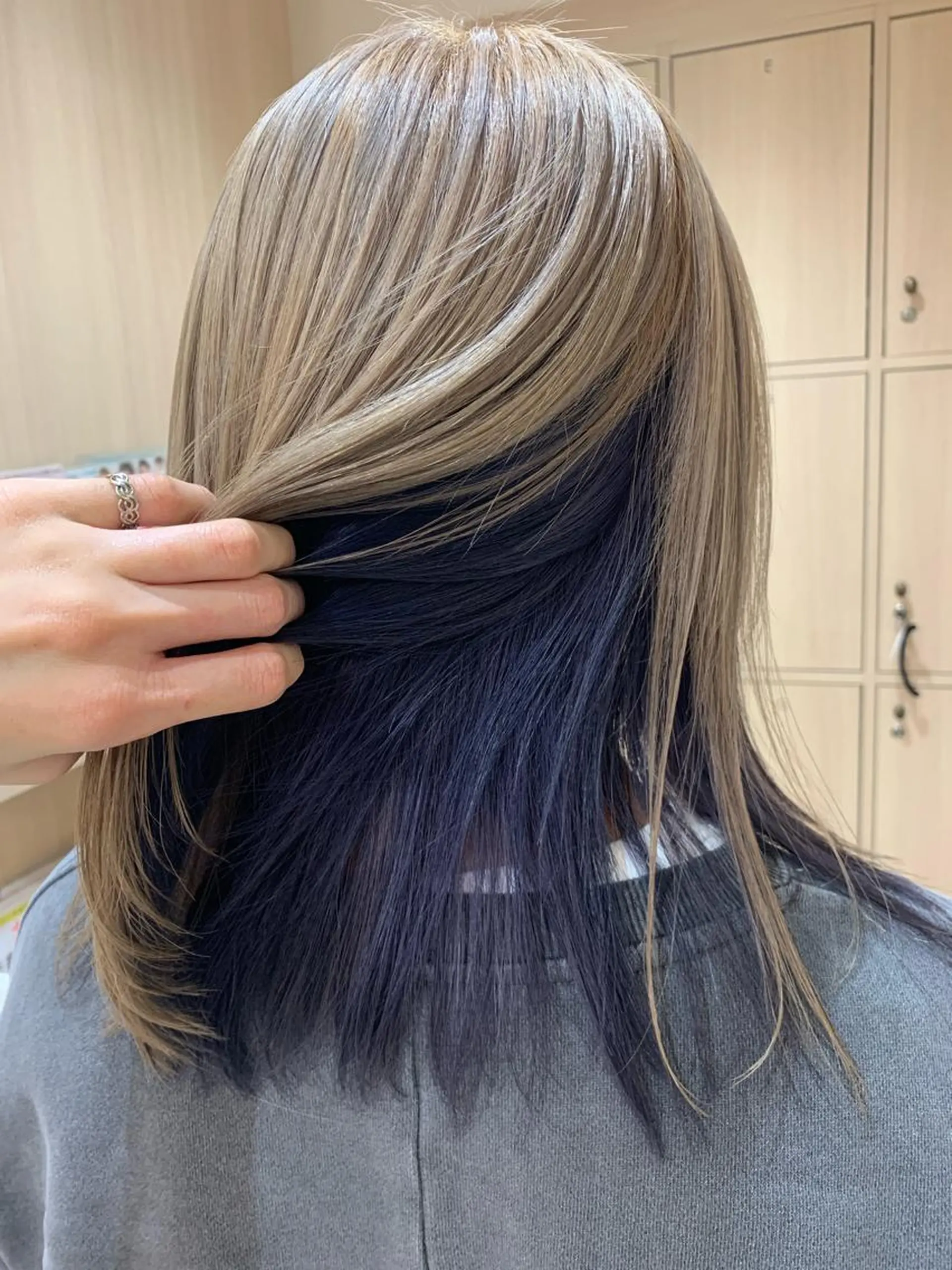ミディアム カラー ヘアカラー トリートメント 店長ハイトーンカラー 柞山史奈のヘアスタイル