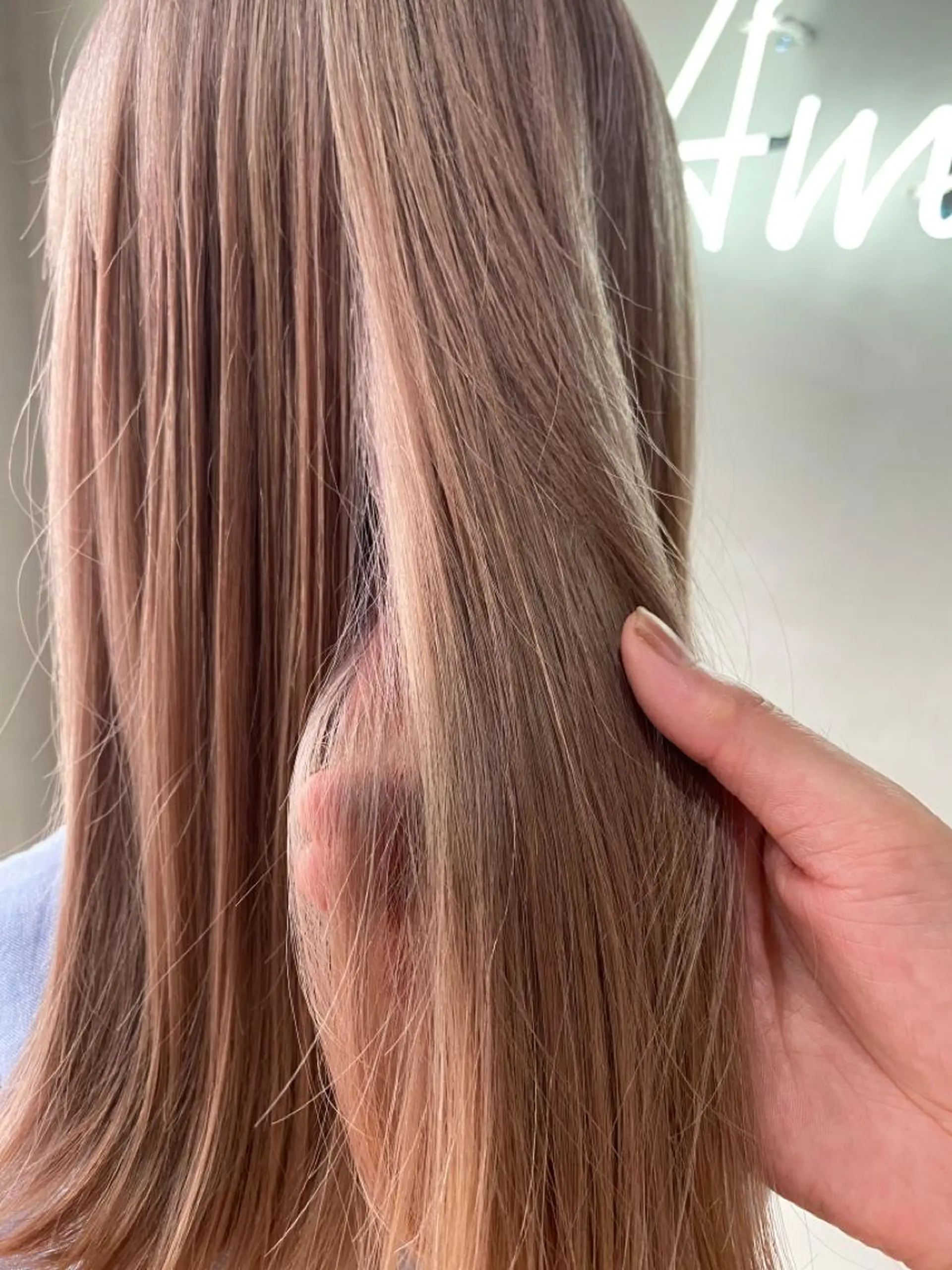 セミロング カラー パーマ ヘアアレンジ メンズ キッズ ネイル マツエク・マツパ メンズブリーチ ベージュカラー ブリーチ ミルクティーベージュ ヘアカラー トリートメント ヘアセット 🌸グレージュ/ 艶髪🌸yutaのヘアスタイル