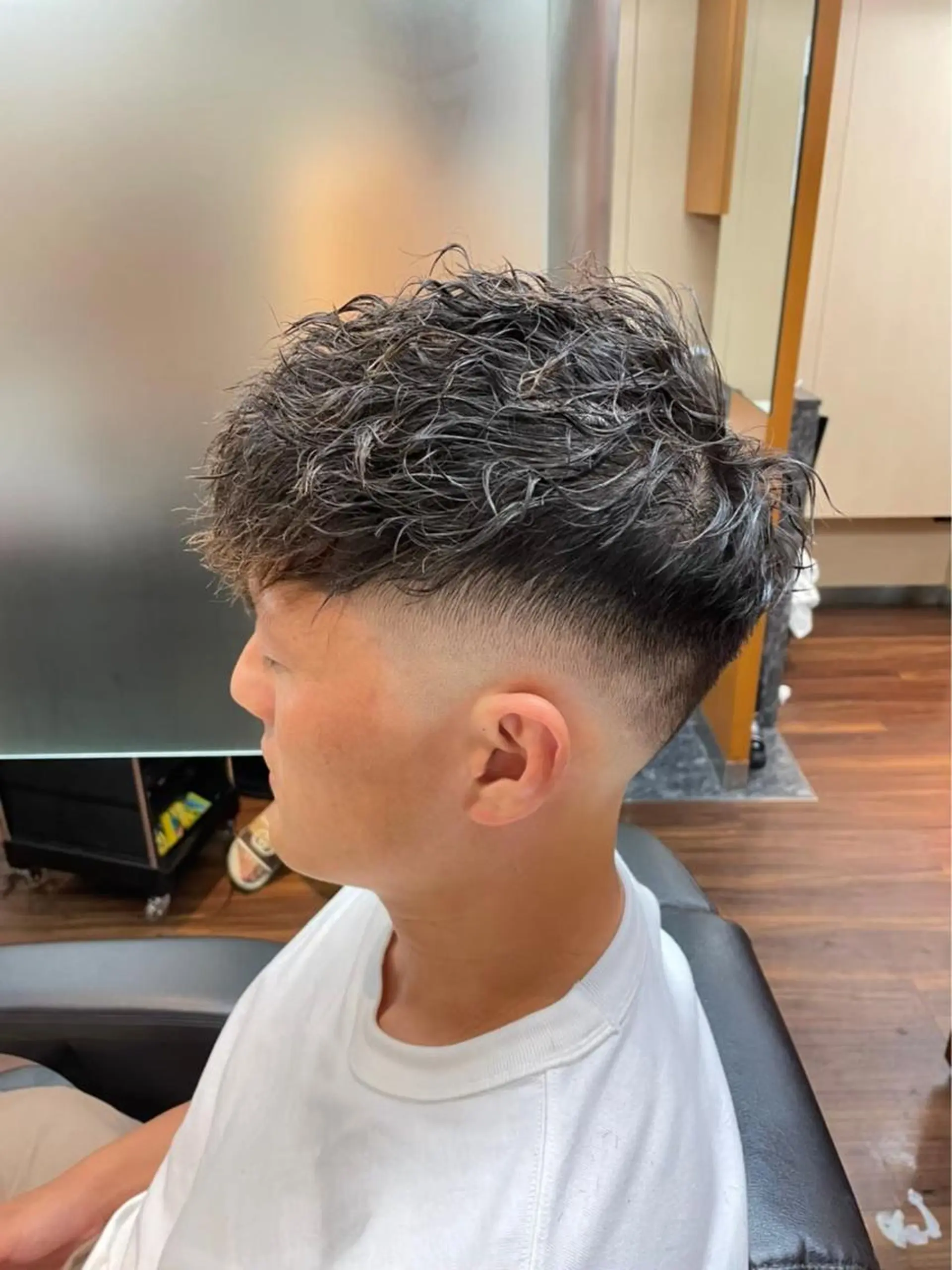 ショート カラー パーマ メンズ フェードカット カット指名No1漆原 聡のヘアスタイル