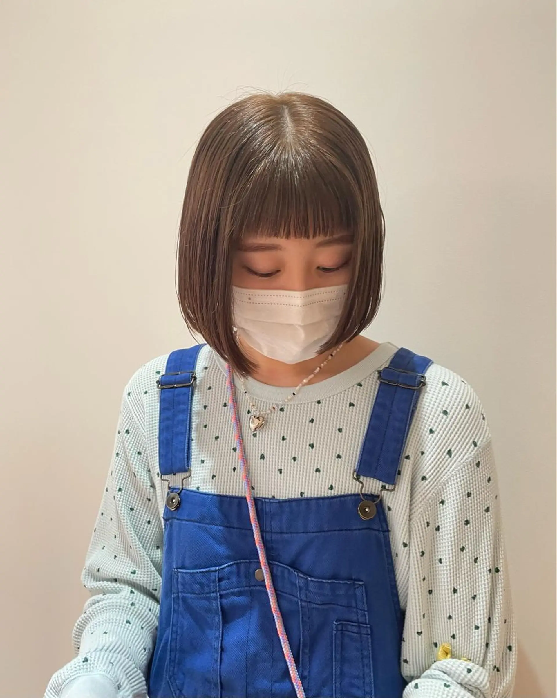 ミディアム カラー ヘアカラー トリートメント MIU/ルーツカラー ボブ/顔周りレイヤーのヘアスタイル