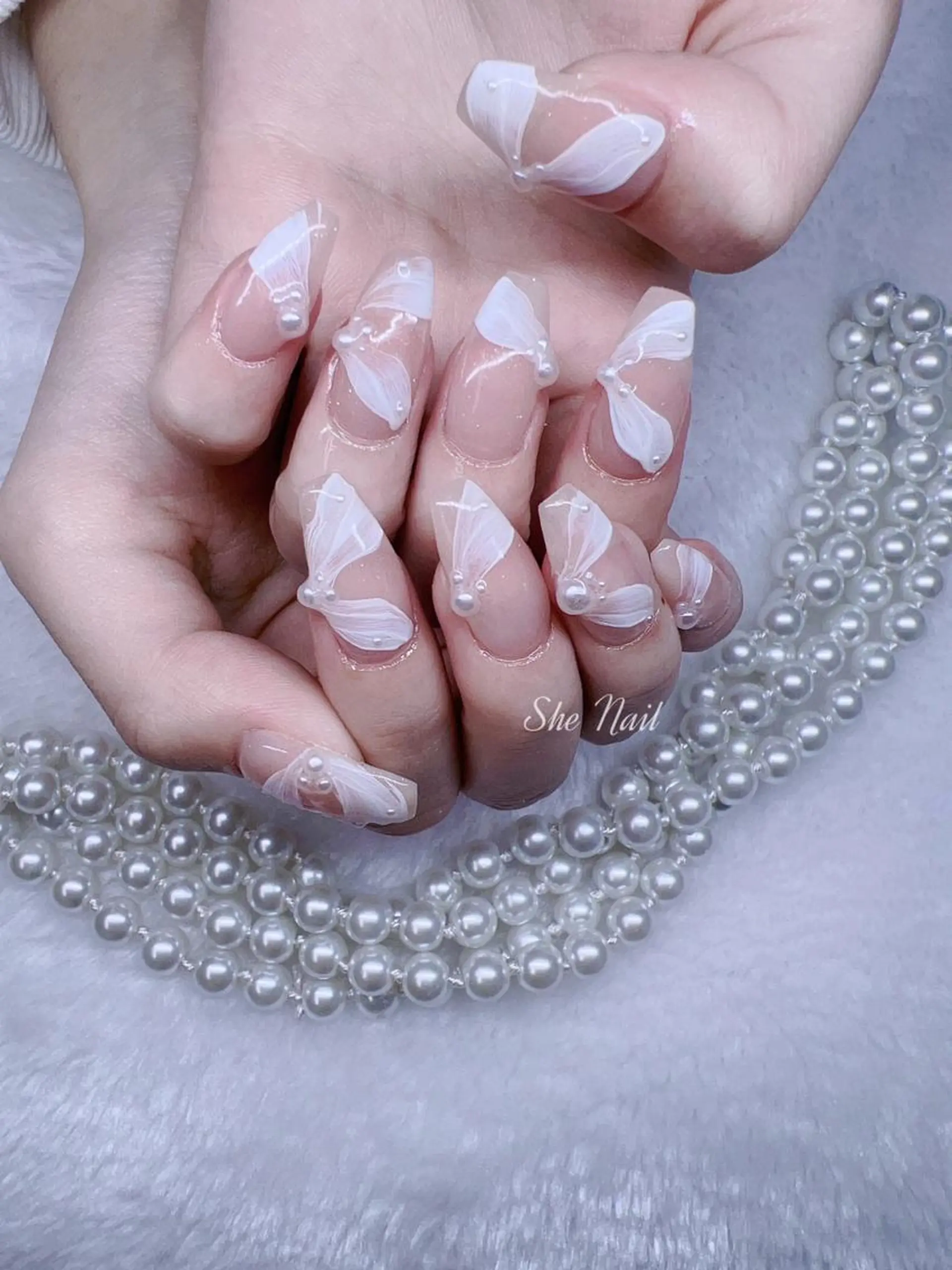 ネイル チークネイル 長さ出し フレンチネイル マグネットネイル ミラーネイル ハンドネイル She   Nail所属・ISA_ BELLAのネイルデザイン