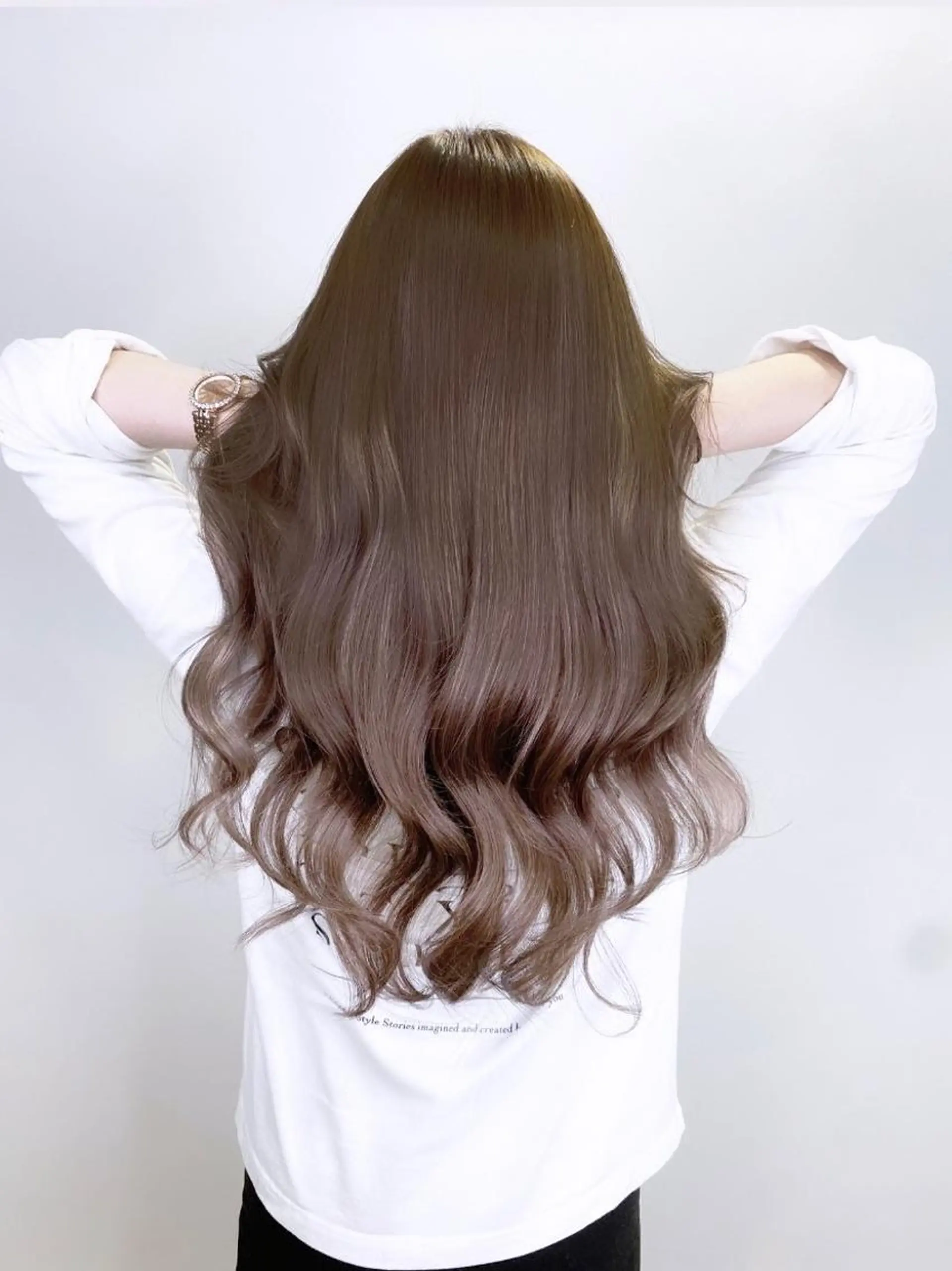 ロング カラー パーマ ヘアアレンジ シールエクステ アッシュ バレイヤージュ ベージュカラー ブリーチ L. OSAKAのヘアスタイル