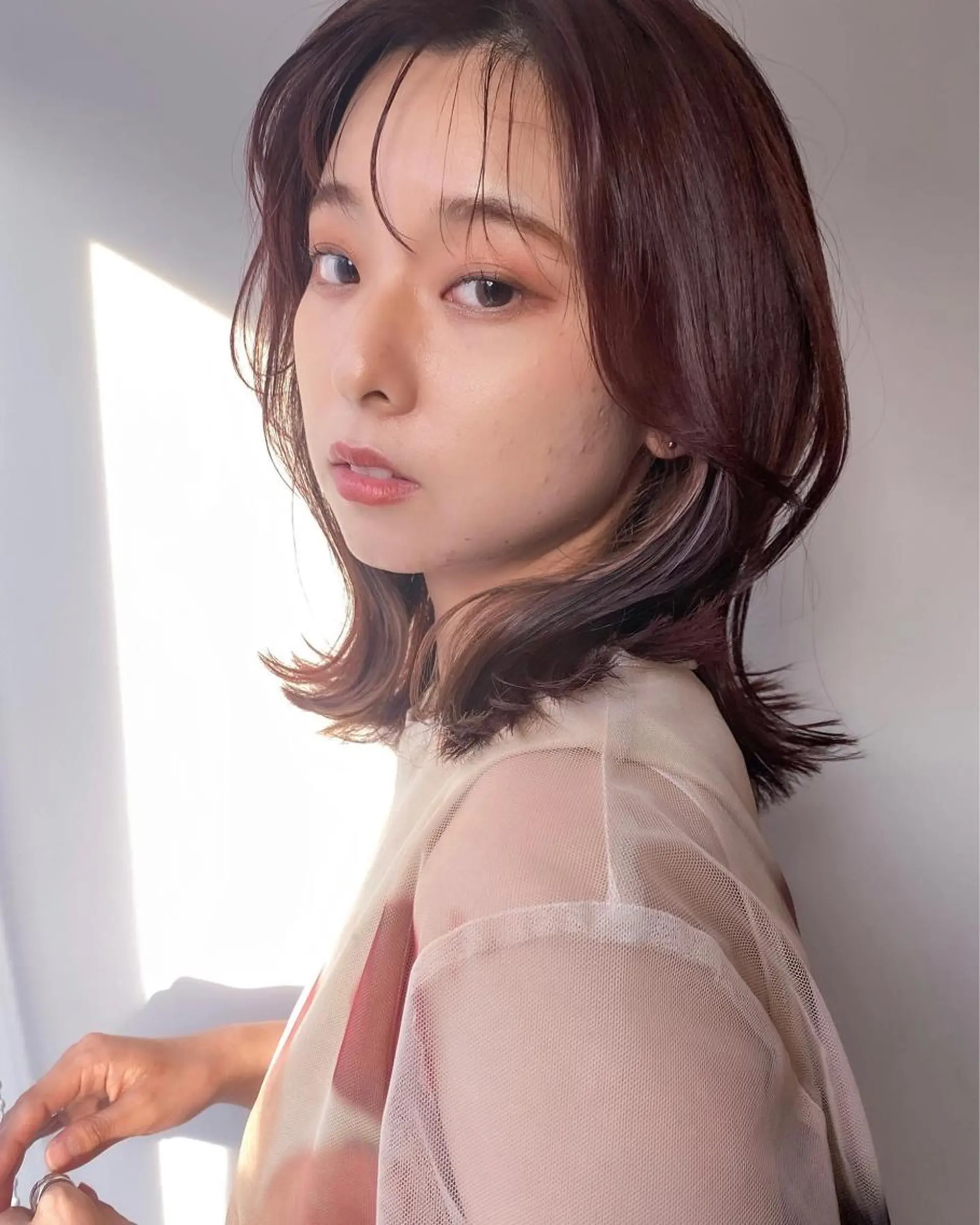 ミディアム カラー THE DAY所属・AKI HASHIMOTOのヘアスタイル