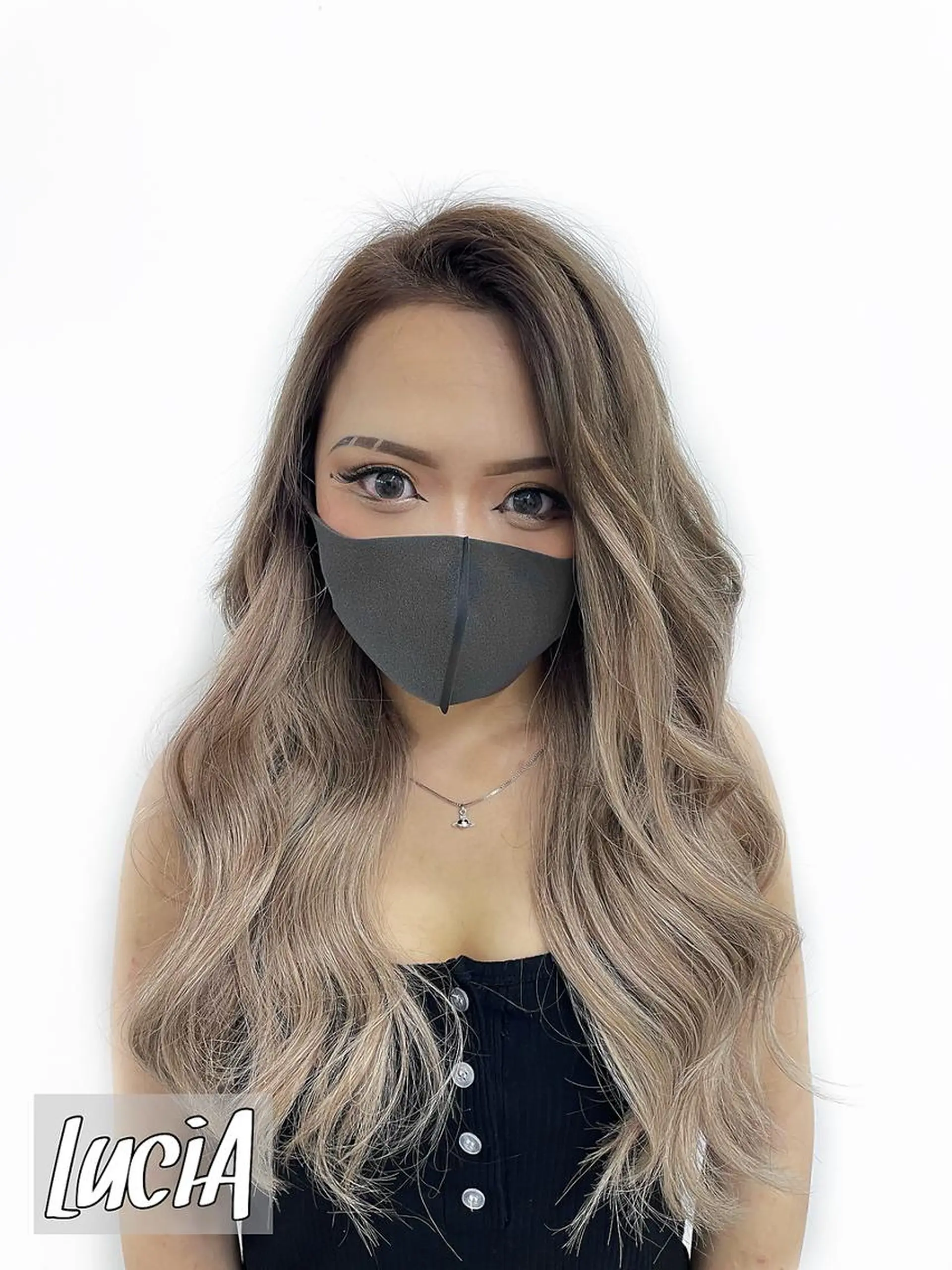 ロング カラー エクステ LuciAのヘアスタイル