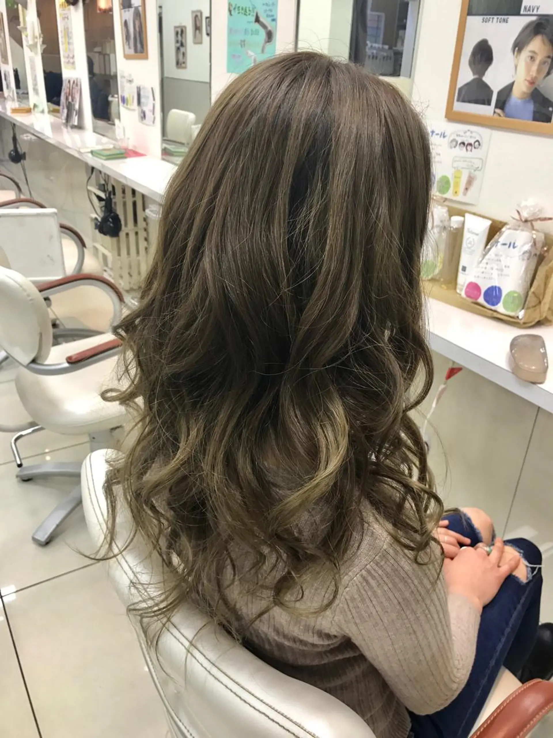 ロング カラー パーマ 艶髪ハイトーンカラー 💘kazueのヘアスタイル