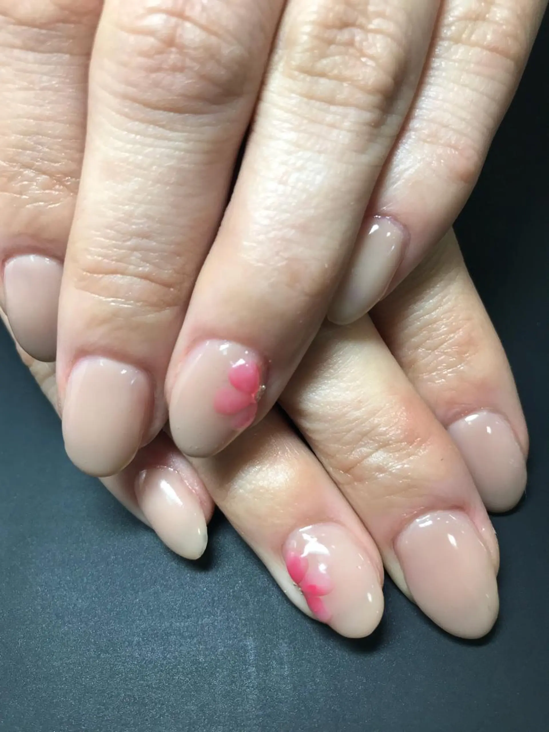 ネイル ストーンネイル ハンドネイル みんなの店所属・仲谷 つかさのエステ・リラクイメージ