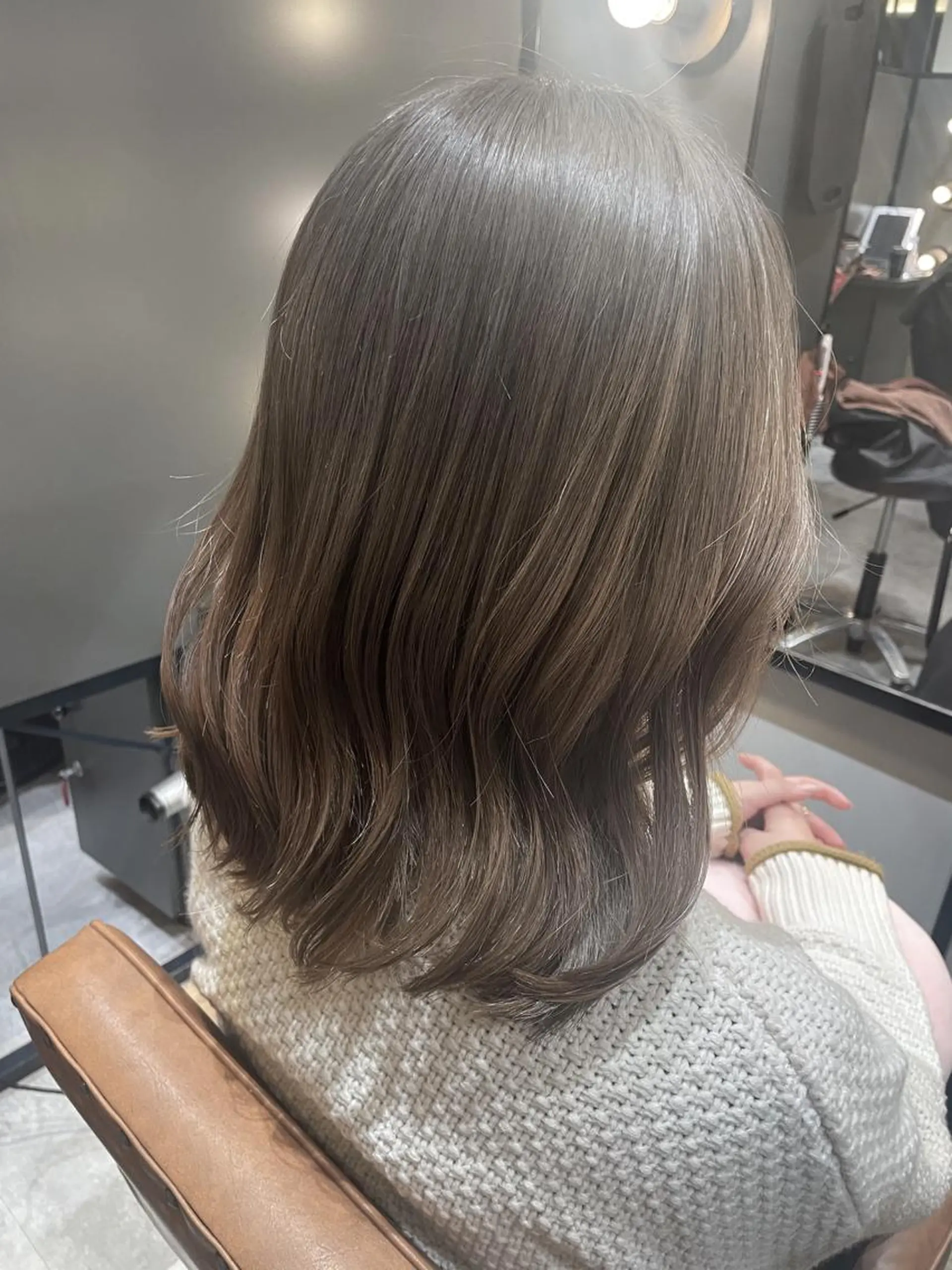 ミディアム カラー グレージュ シルバー シルバーグレージュ カット ヘアカラー トリートメント INCE HAIR ひらい なつきのヘアスタイル