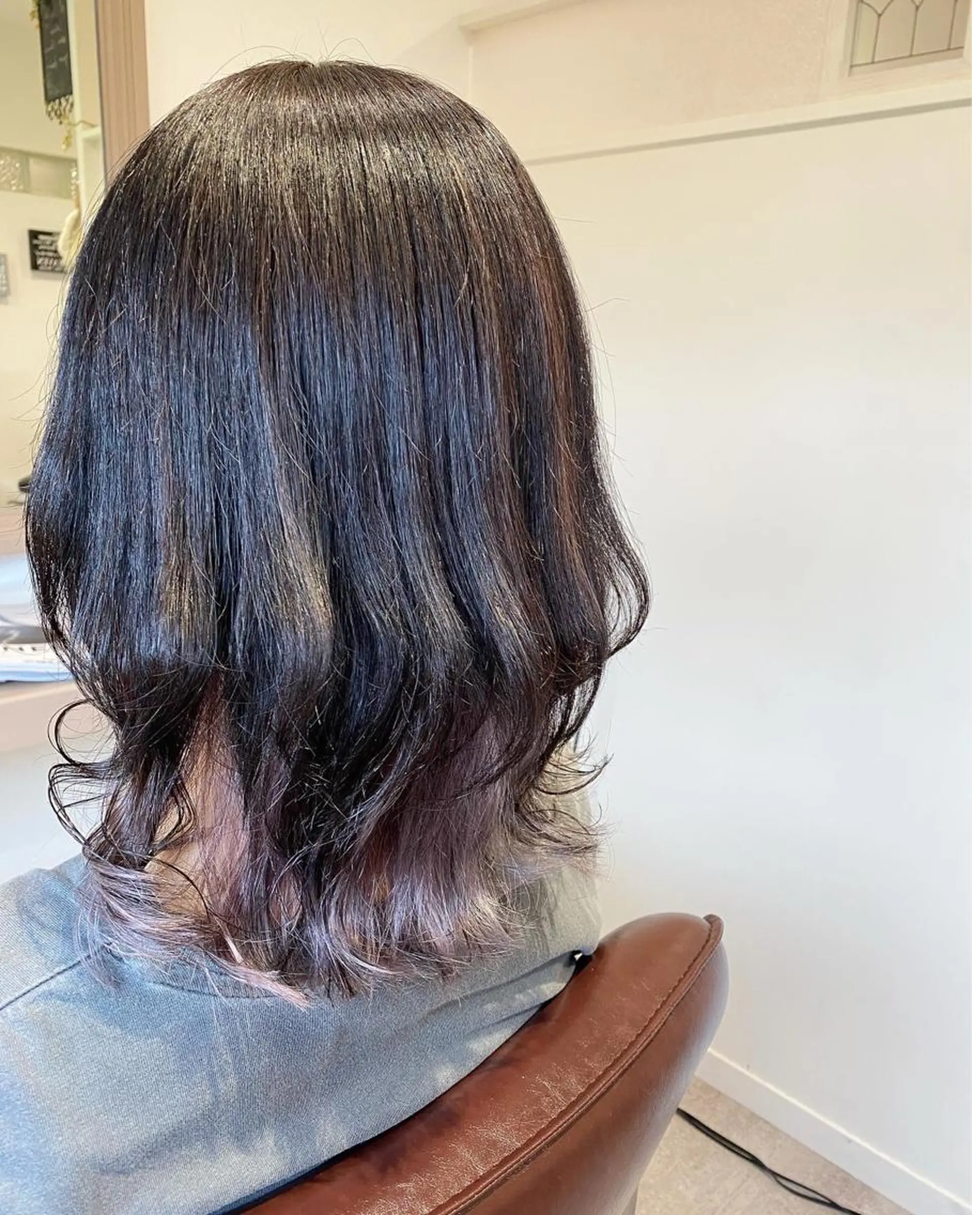 セミロング カラー ブリーチ ケアブリーチ 透明感カラー ラベンダーカラー シルバー カット ヘアカラー トリートメント 荒木 ひろかのヘアスタイル