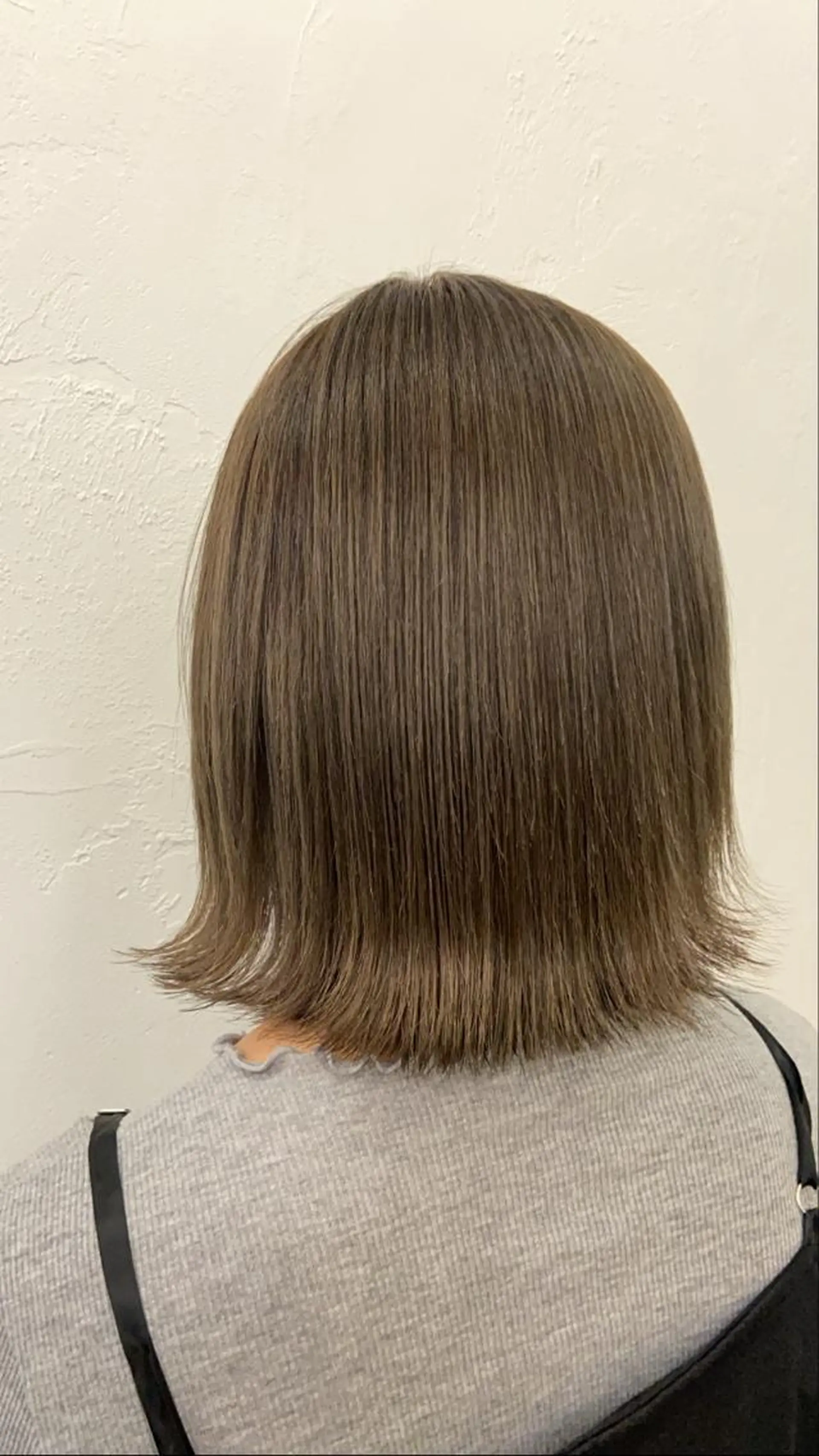 ミディアム カラー IVORY.所属・🟩くすみベージュ/ ショート/ボブ/大司のヘアスタイル
