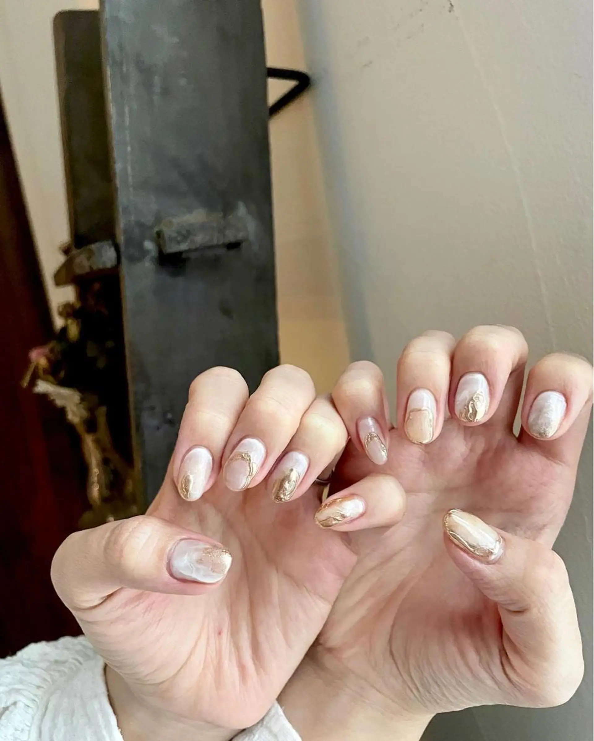 ネイル フットネイル ジェルネイル ゴールド 韓国ネイル ニュアンスネイル 甲斐市自宅サロン 🧸prunelleのネイルデザイン