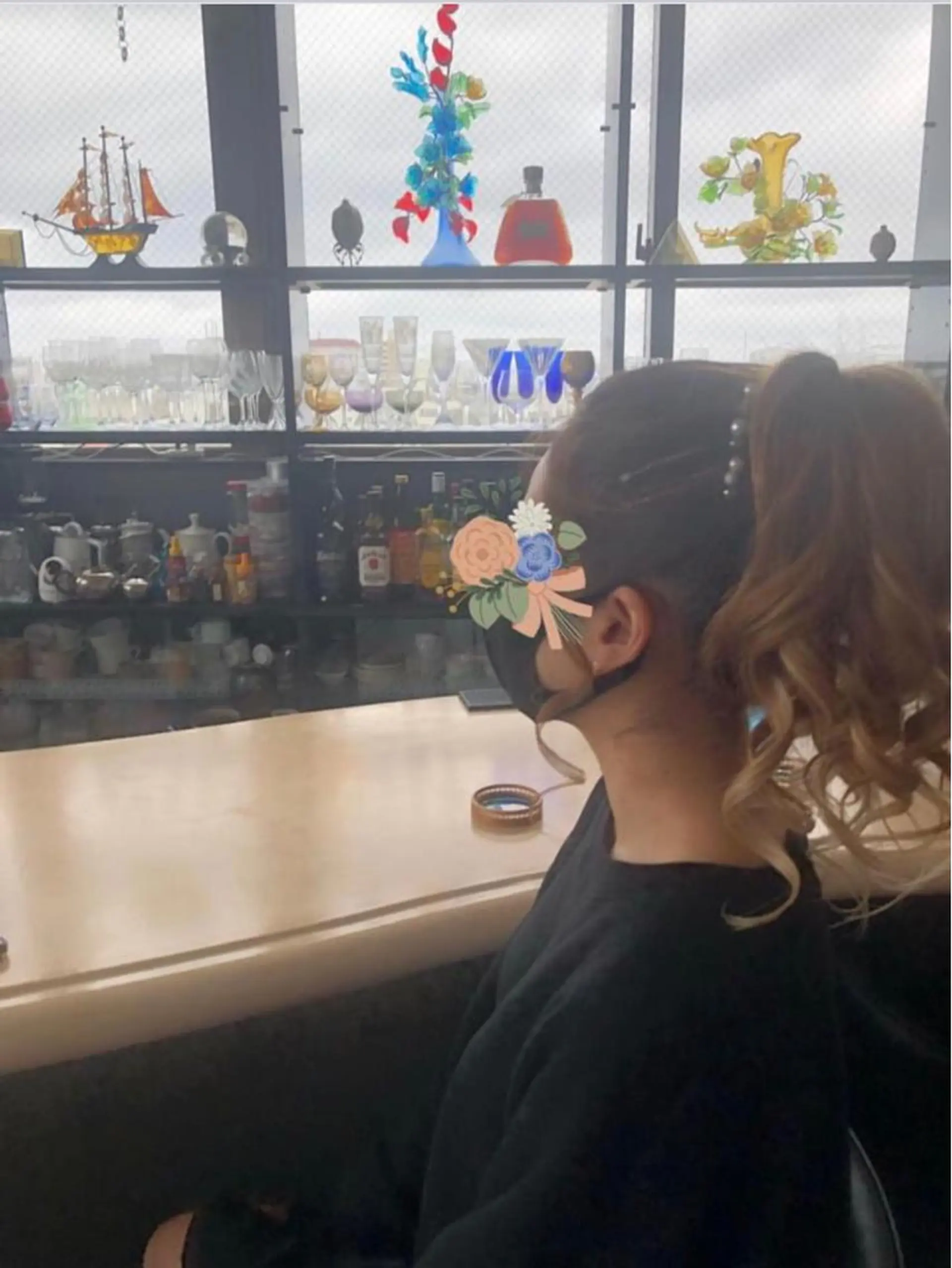 ロング カラー パーマ ヘアアレンジ ネイル マツエク・マツパ キラキラネイル 銀河 ティンガーラのヘアスタイル