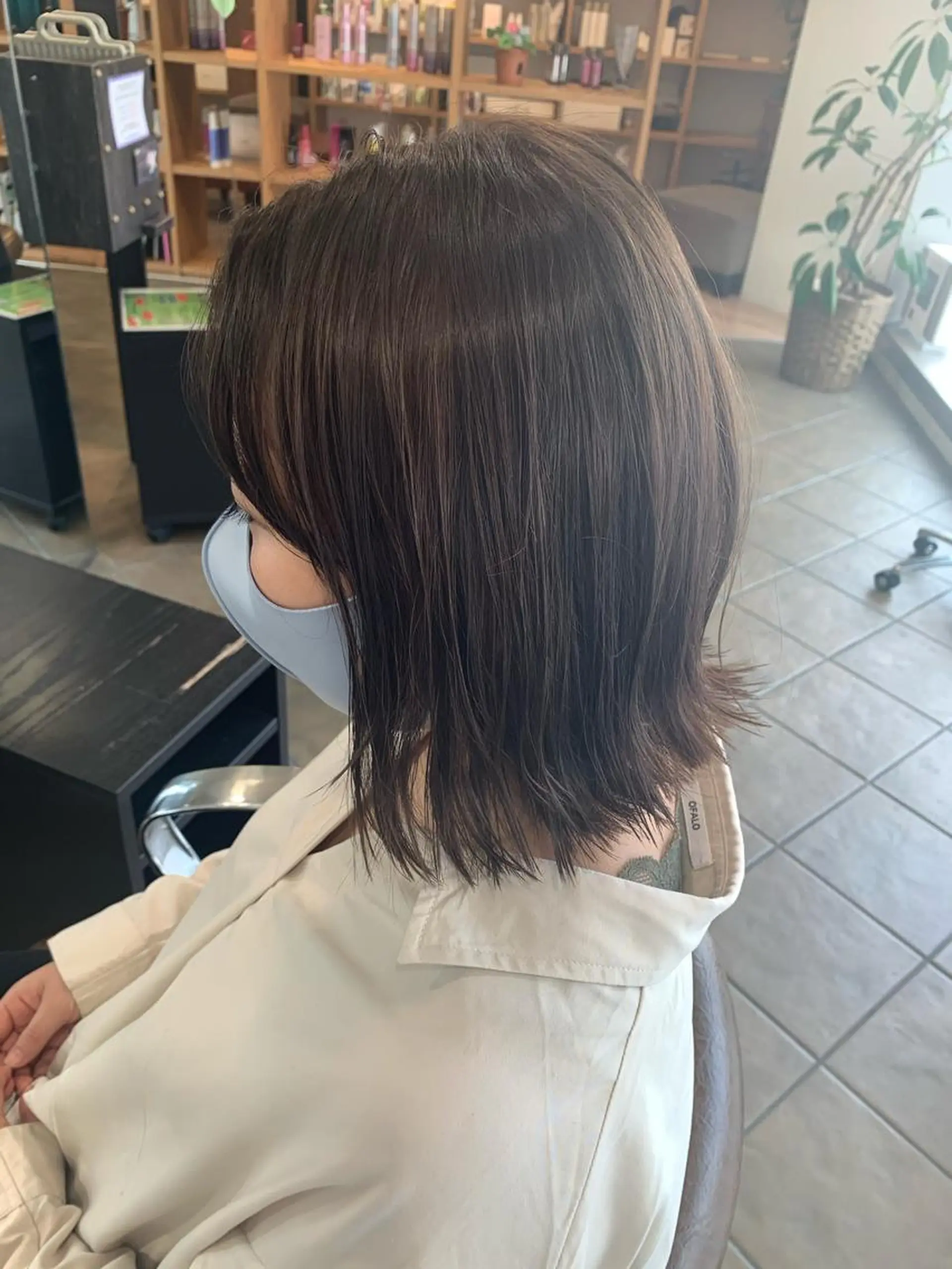 ミディアム ボブ 外ハネヘア Ripps長居所属・メテオ ／ヘアカラー 西川菜実のヘアスタイル