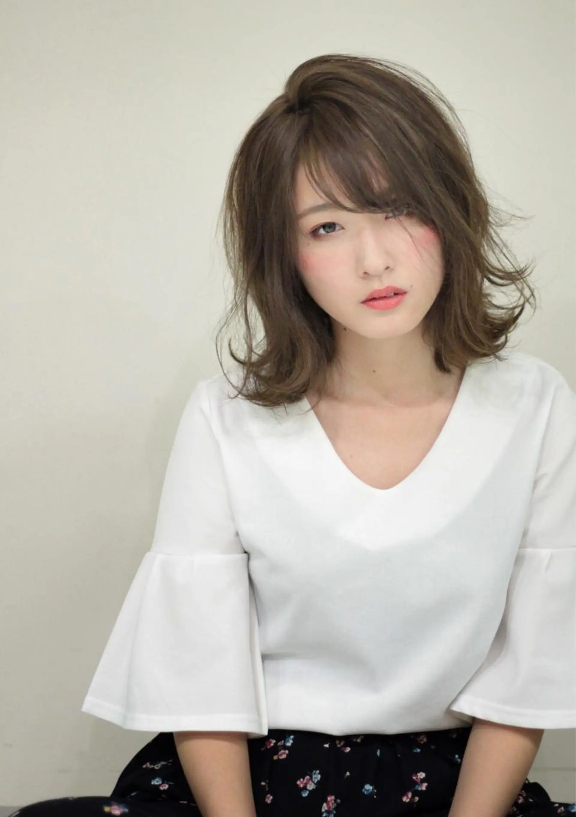 ミディアム カラー ダブルカラー 外ハネヘア 安藤 明日翔のヘアスタイル