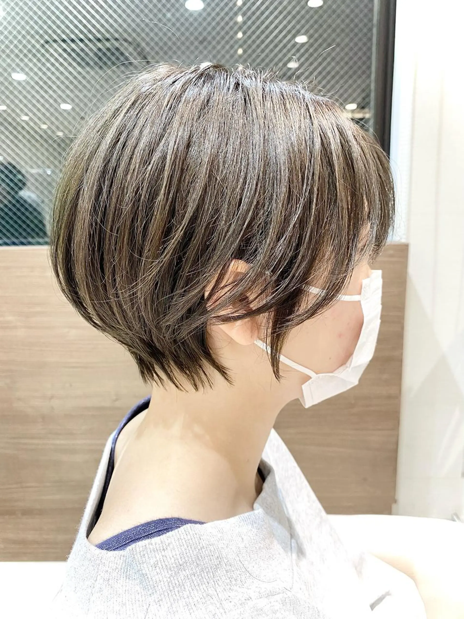 ショート カラー ブリーチ グレージュ ブリーチなしカラー オリーブグレージュ オリーブグレー 横山 直輝のヘアスタイル