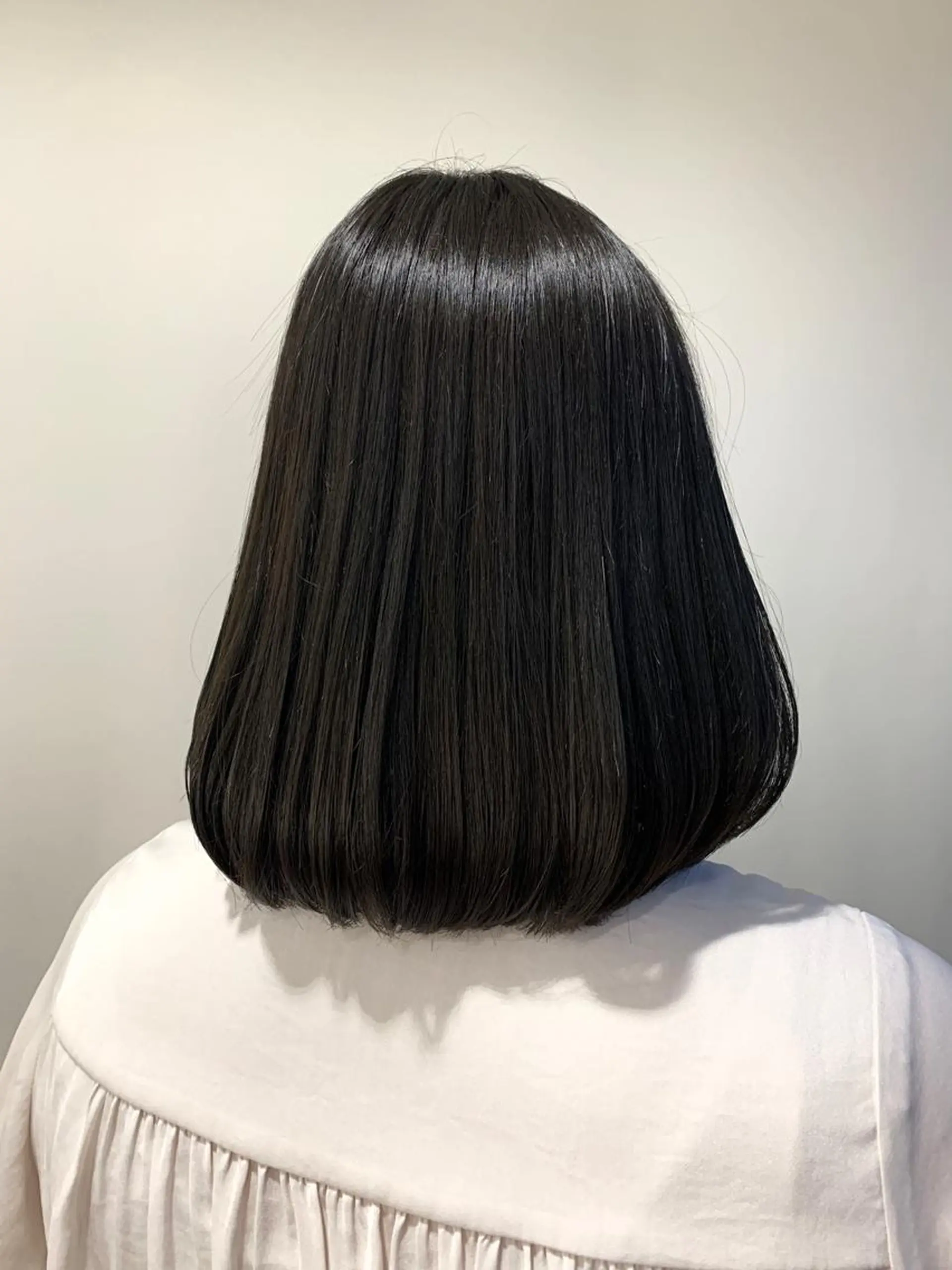 ミディアム カラー オリーブカラー 壽真央 /ブリーチカラーのヘアスタイル