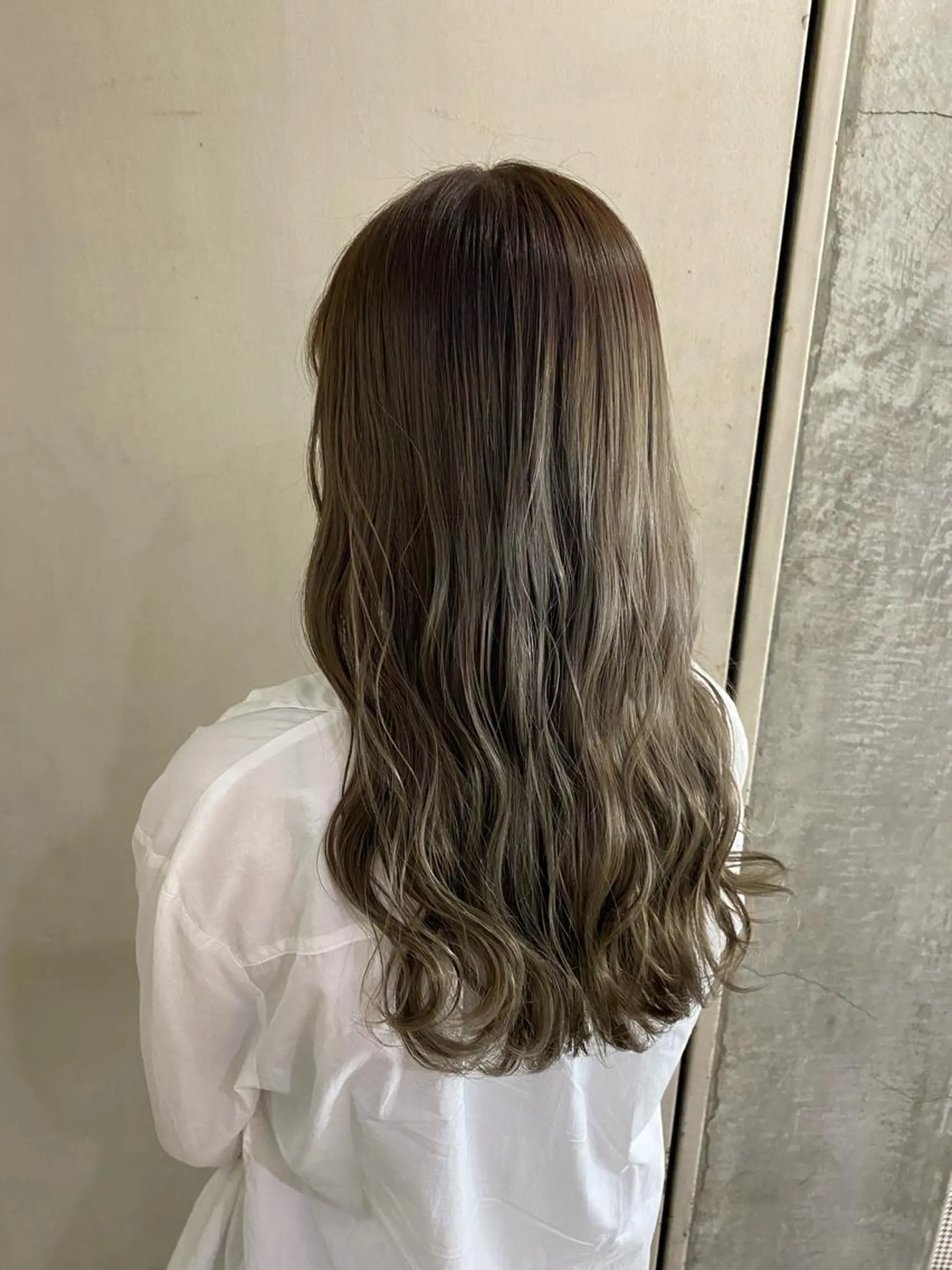 セミロング カラー ブリーチ グレージュ Legami 熊本(レガーミ)所属・清村 和音のヘアスタイル